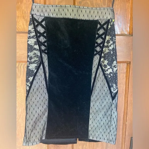 ▪️ TRIPP NYC VELVET/LACE PENCIL SKIRT ▪️
