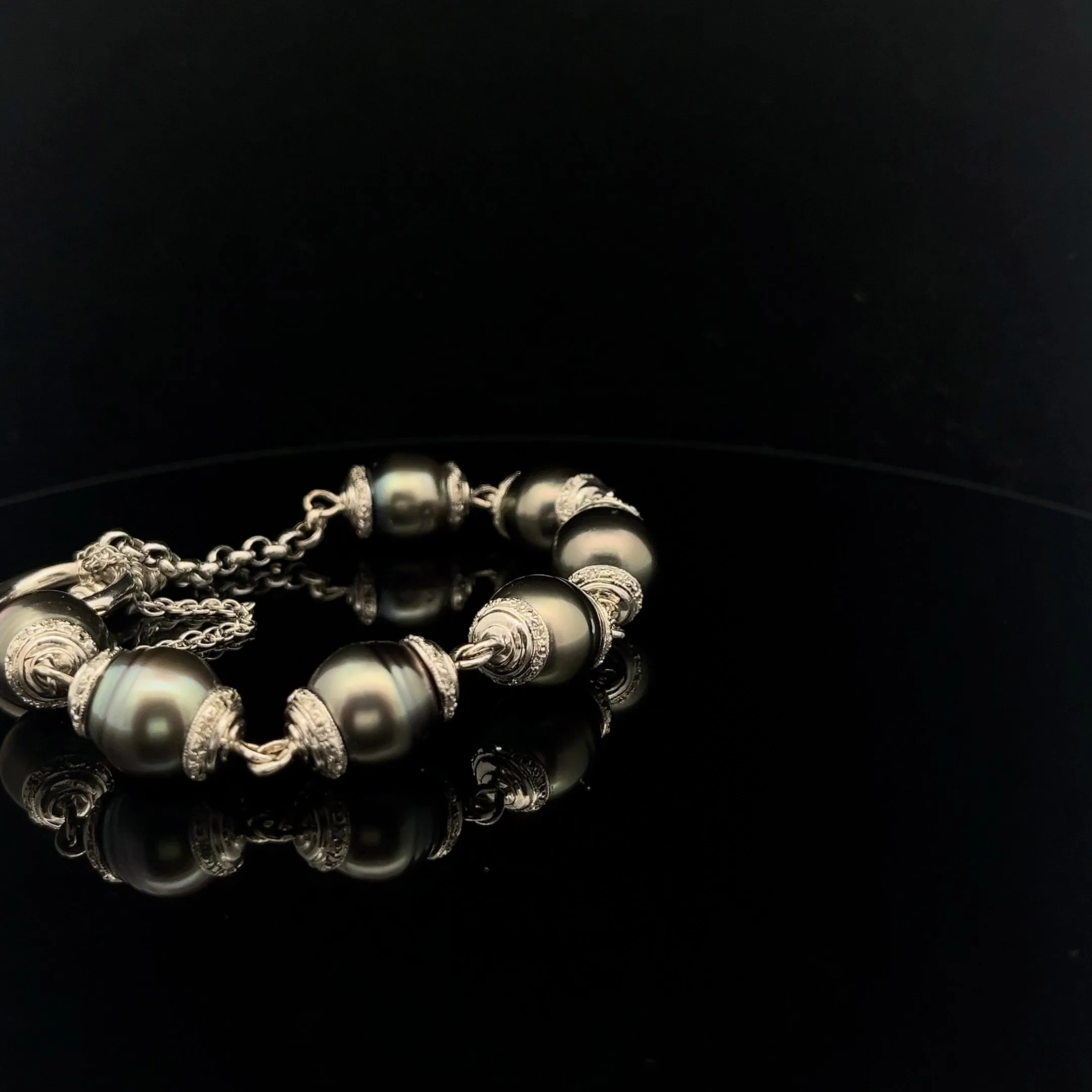 18k white gold .50ct G VS2 Round diamond and Tahitian Pearl Bracelet