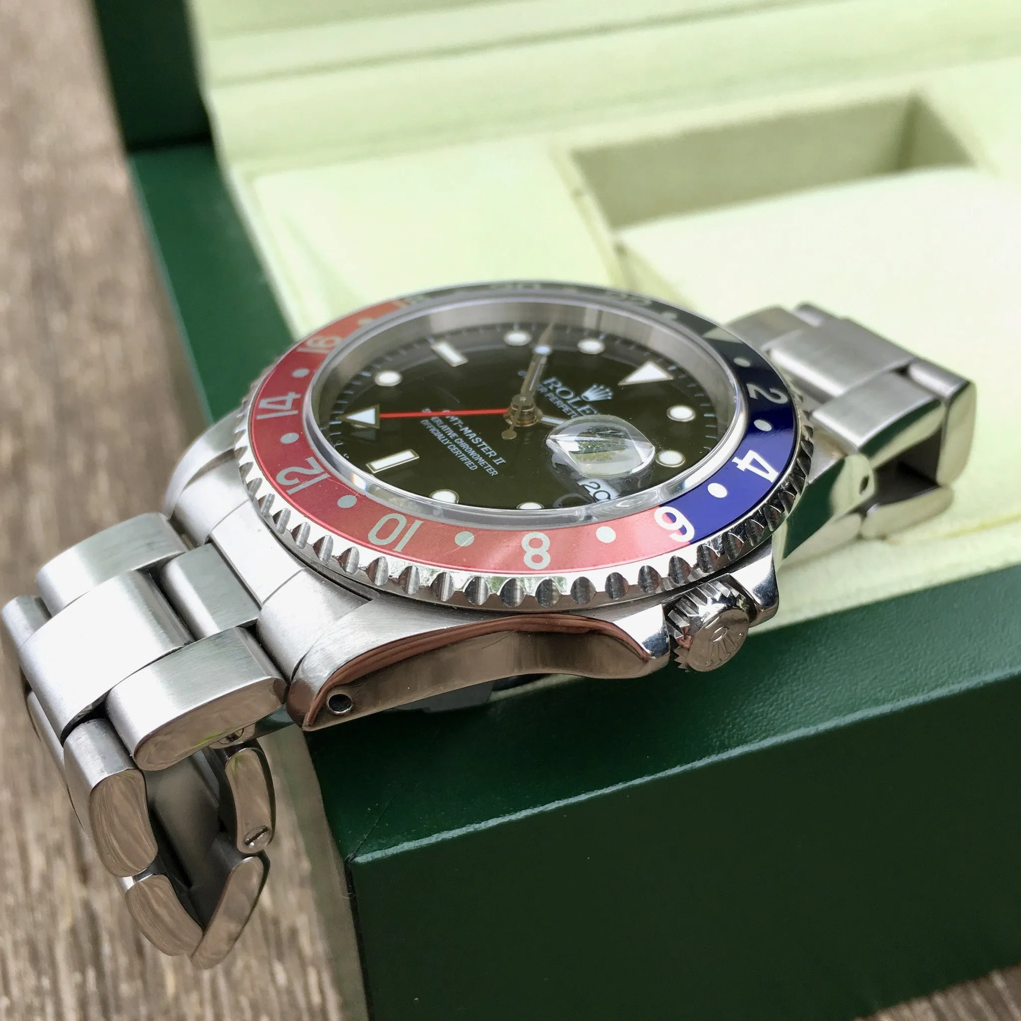 1997 Rolex GMT Master II 16710 Stainless Steel Pepsi "U" Serial Wristwatch Box Papers