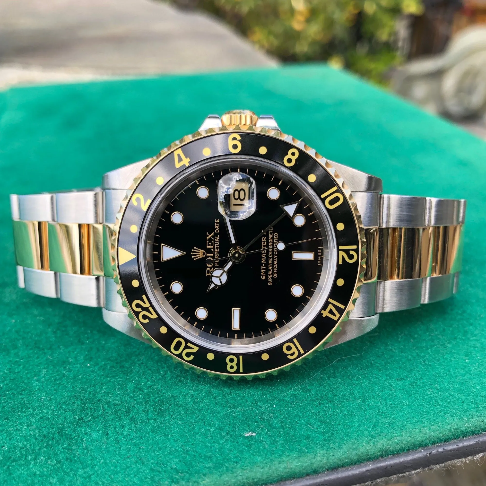 1997 Rolex GMT MASTER II 16713 Steel Gold Oyster Two Tone Black Wristwatch Box Papers