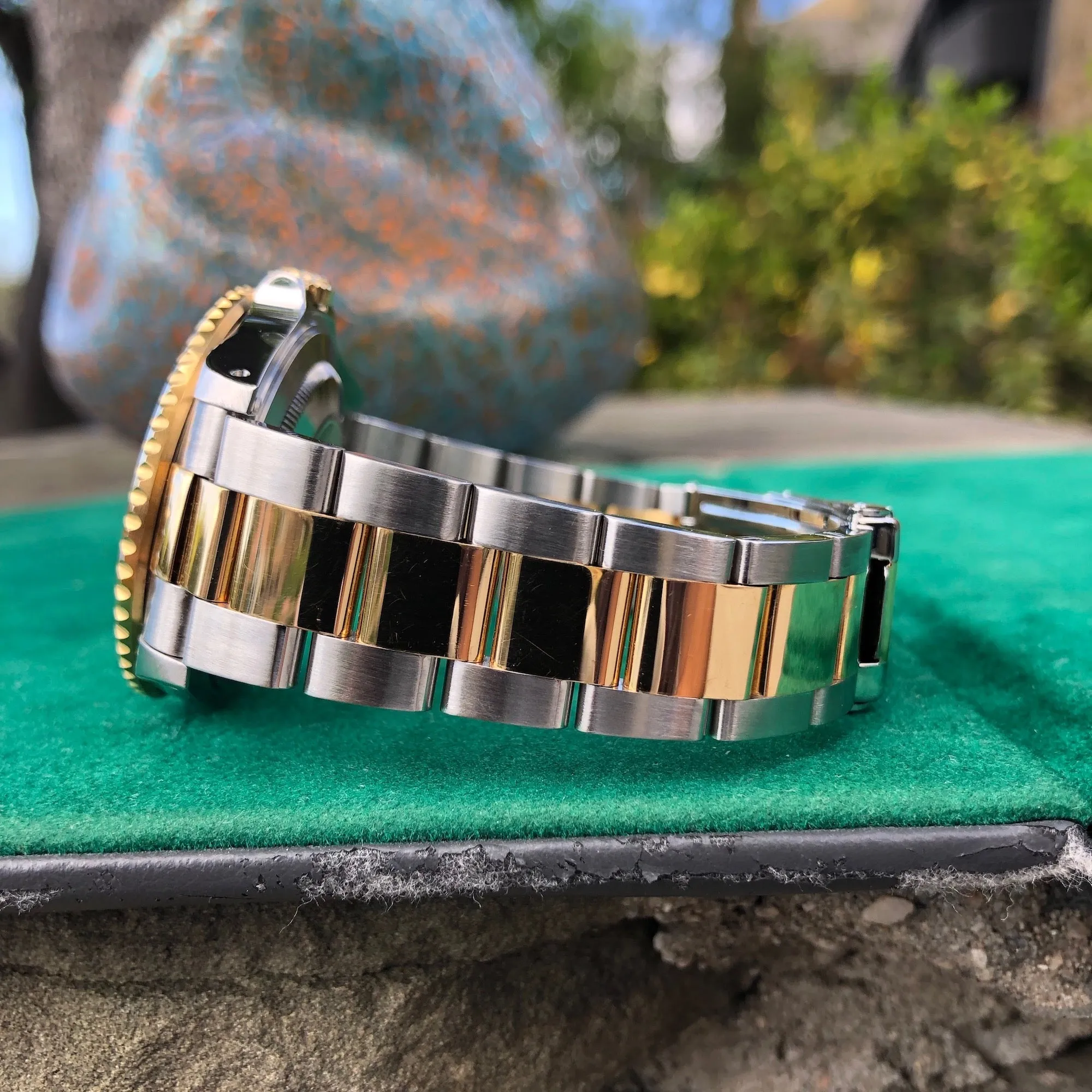 1997 Rolex GMT MASTER II 16713 Steel Gold Oyster Two Tone Black Wristwatch Box Papers