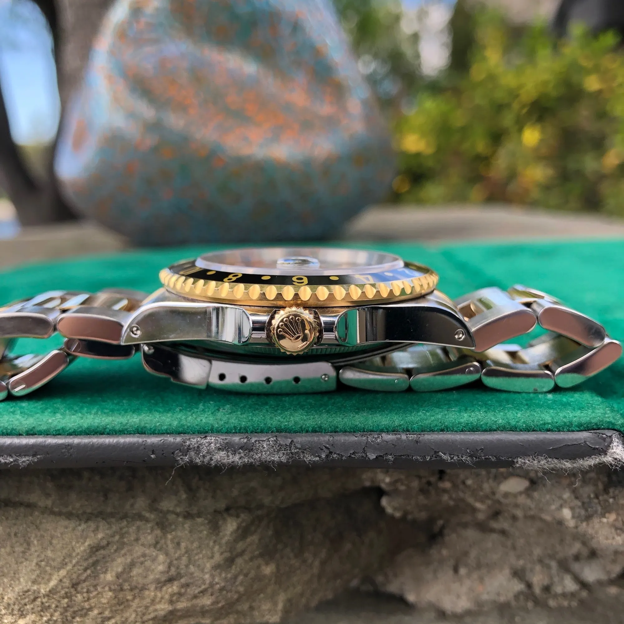 1997 Rolex GMT MASTER II 16713 Steel Gold Oyster Two Tone Black Wristwatch Box Papers