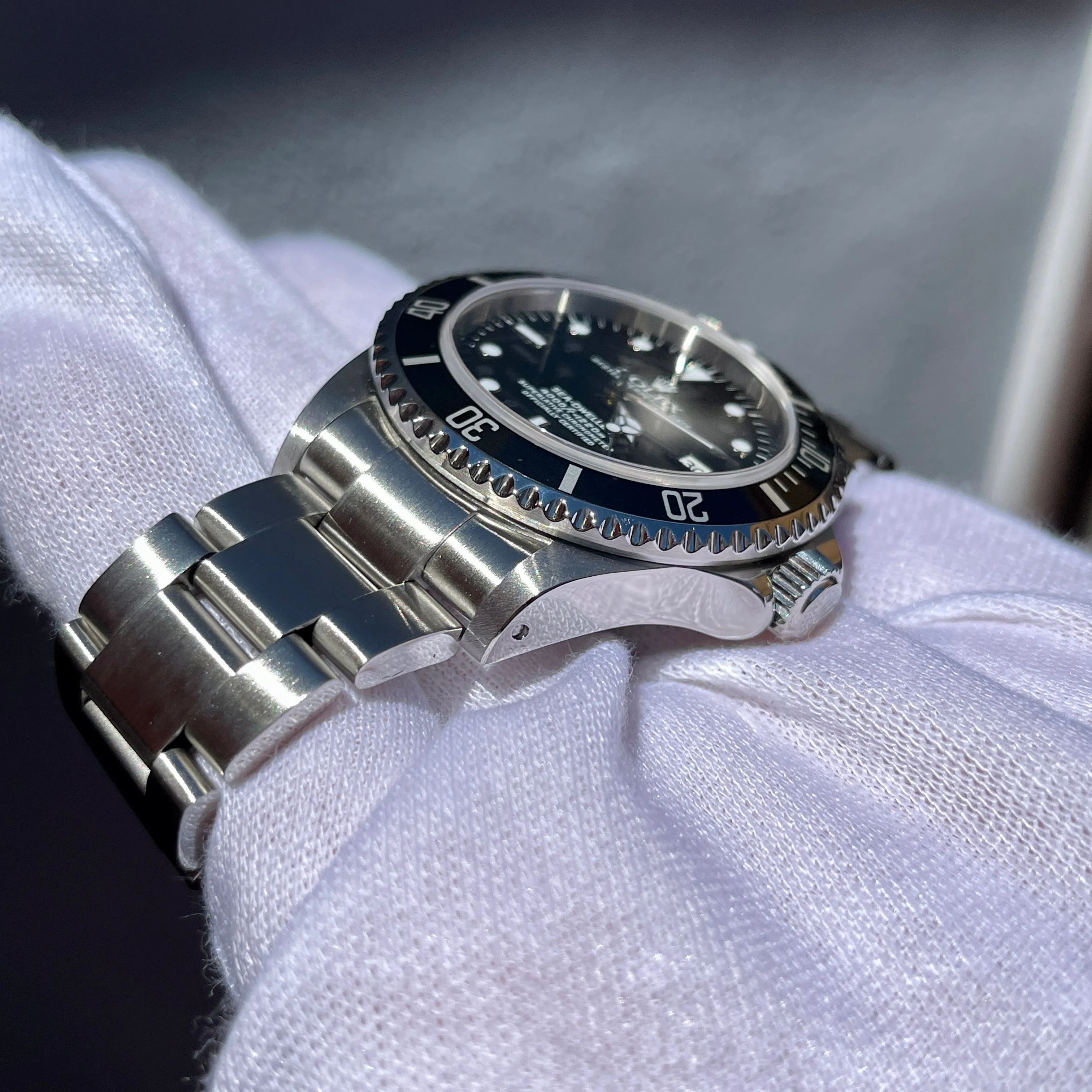 1999 Rolex Sea Dweller 16600 Swiss Only Stainless Steel Oyster Automatic Wristwatch Box Papers
