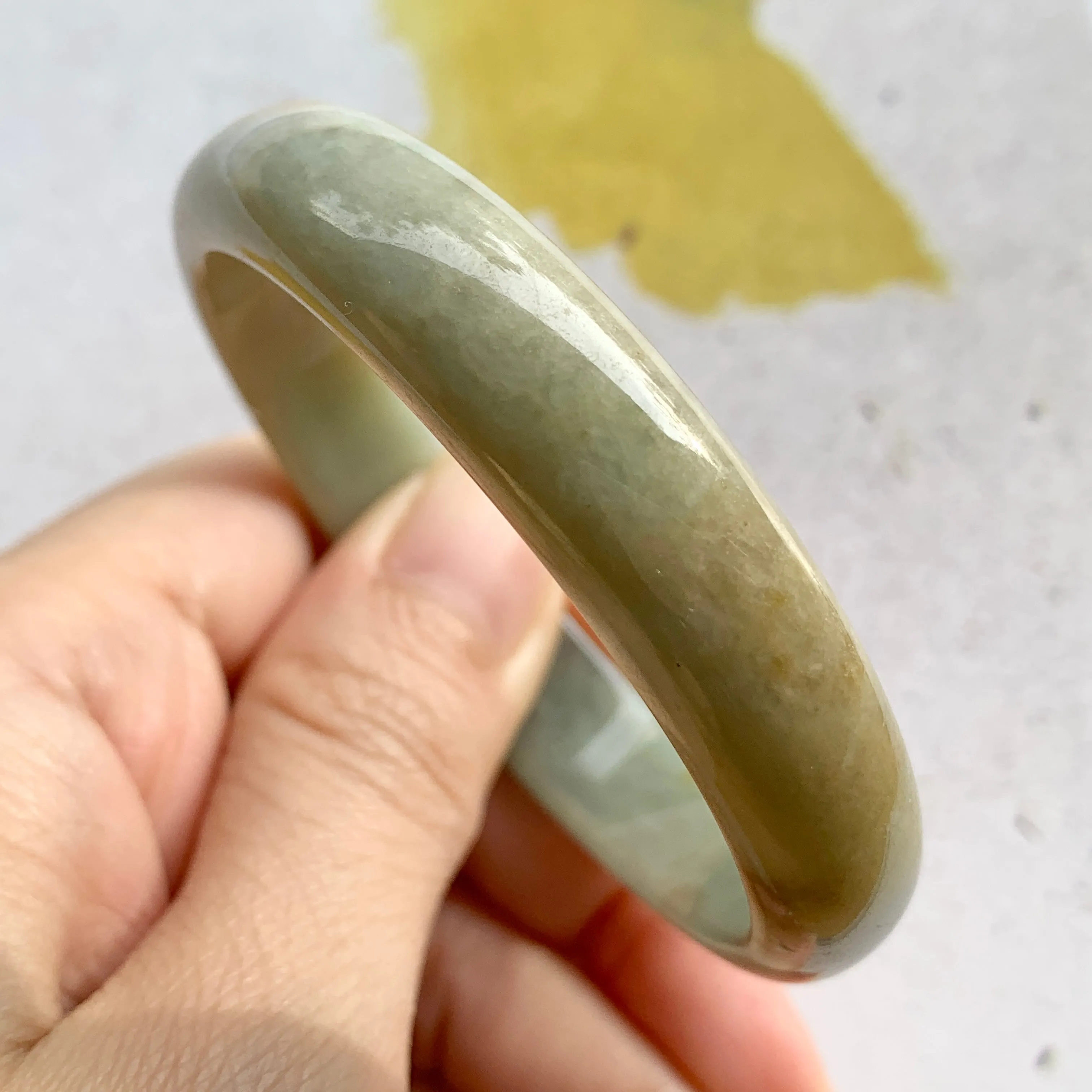 53mm A-Grade Natural Green and Yellow Jadeite Modern Round Bangle No.330037
