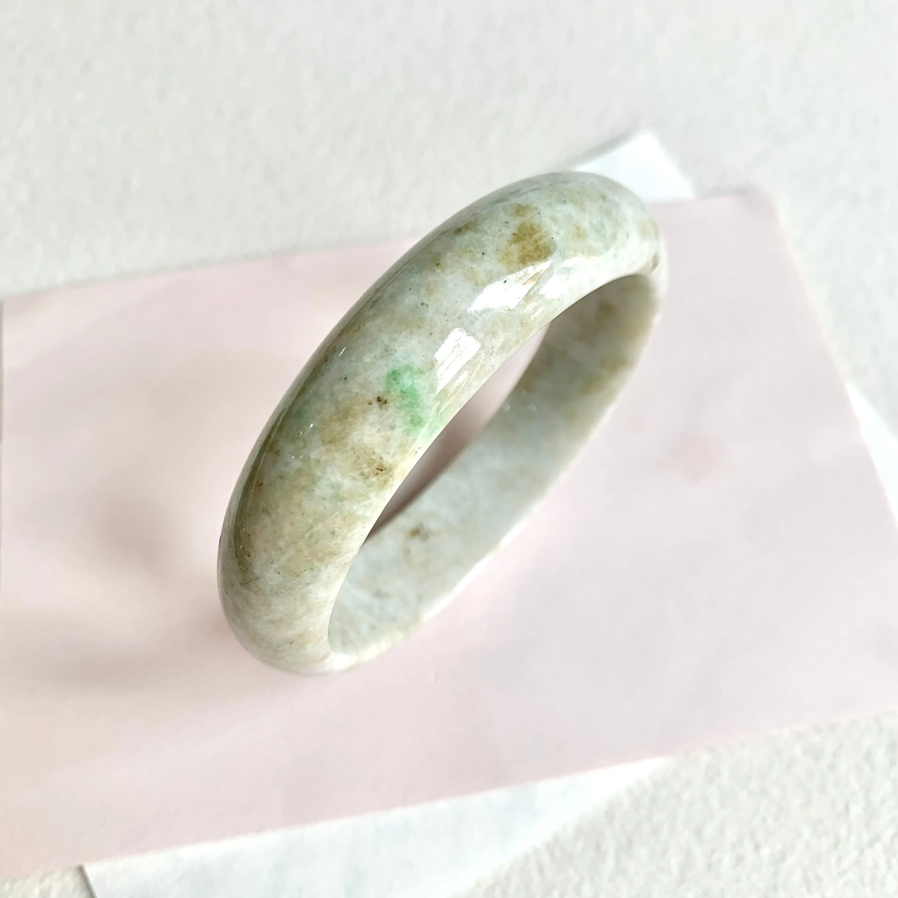 58.5mm A-Grade Natural Yellowish Green Modern Round Bangle No. 600170