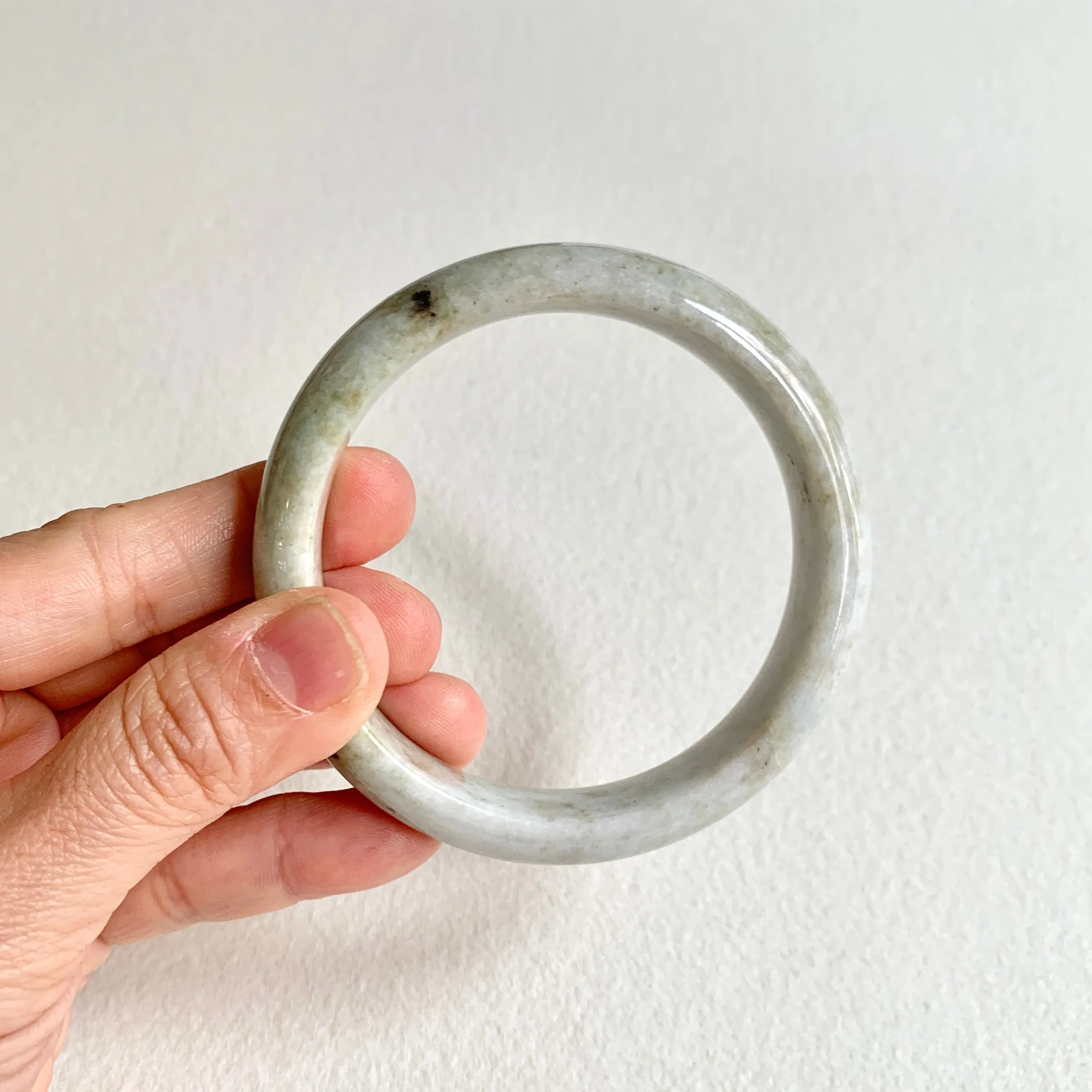 58.5mm A-Grade Natural Yellowish Green Modern Round Bangle No. 600170