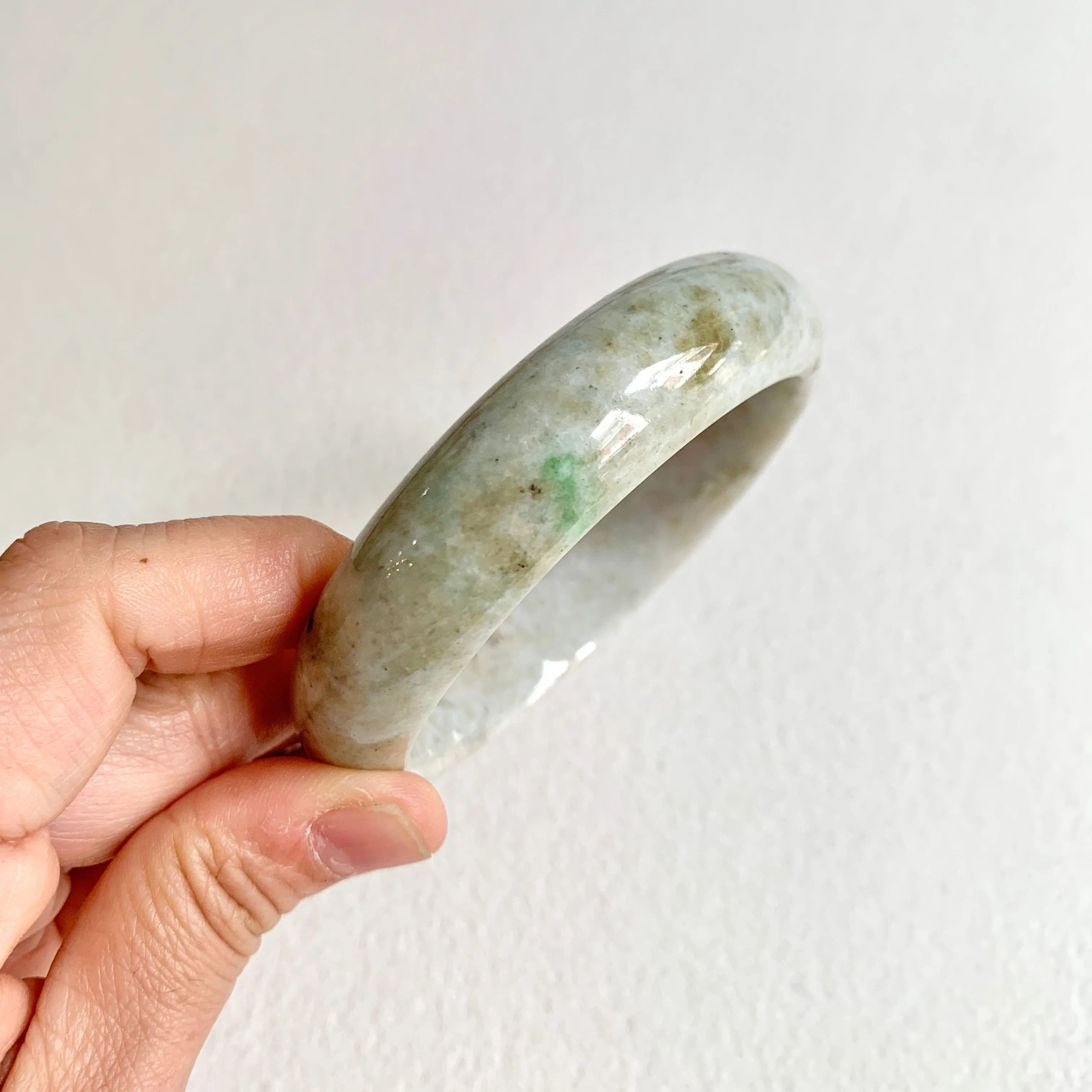 58.5mm A-Grade Natural Yellowish Green Modern Round Bangle No. 600170