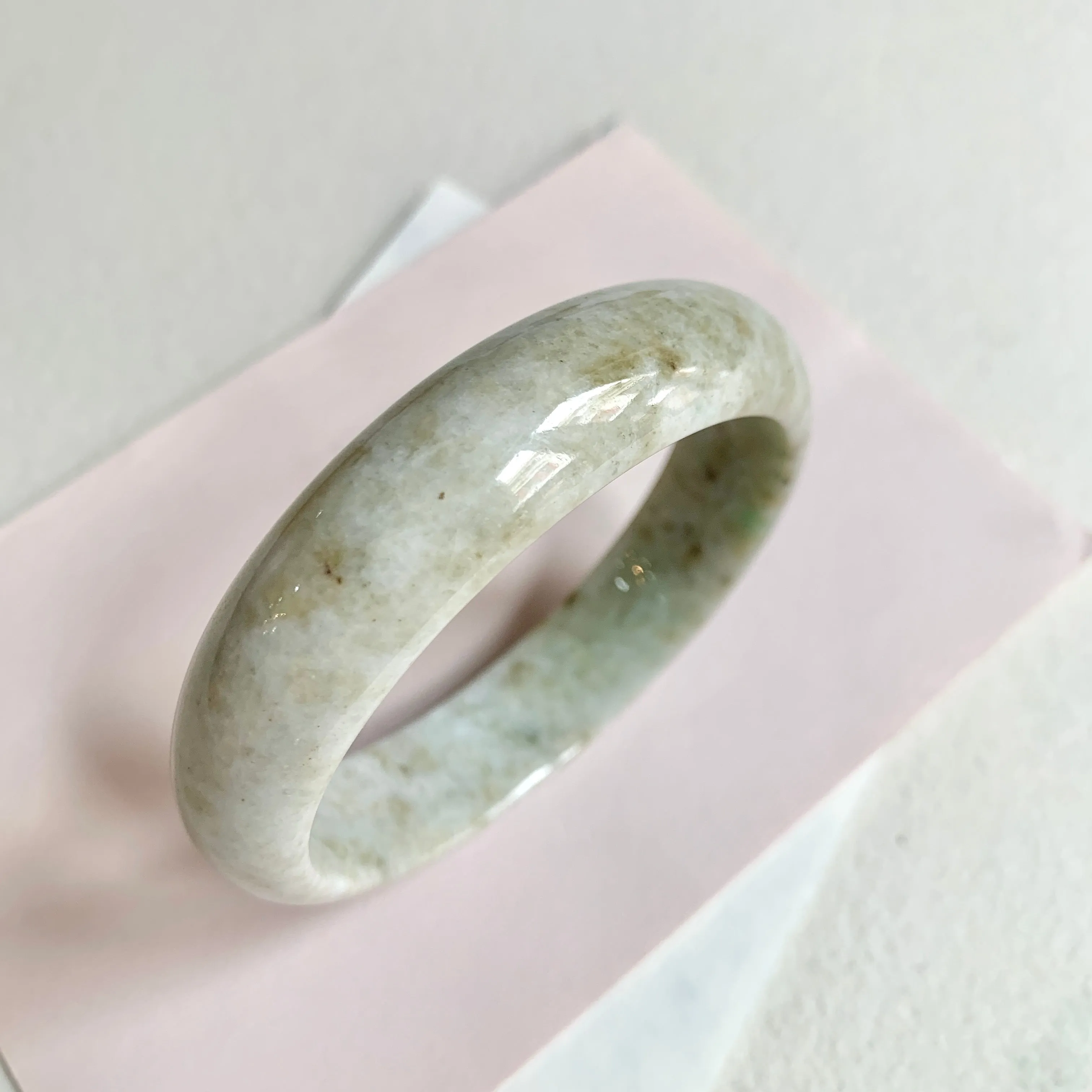 58.5mm A-Grade Natural Yellowish Green Modern Round Bangle No. 600170