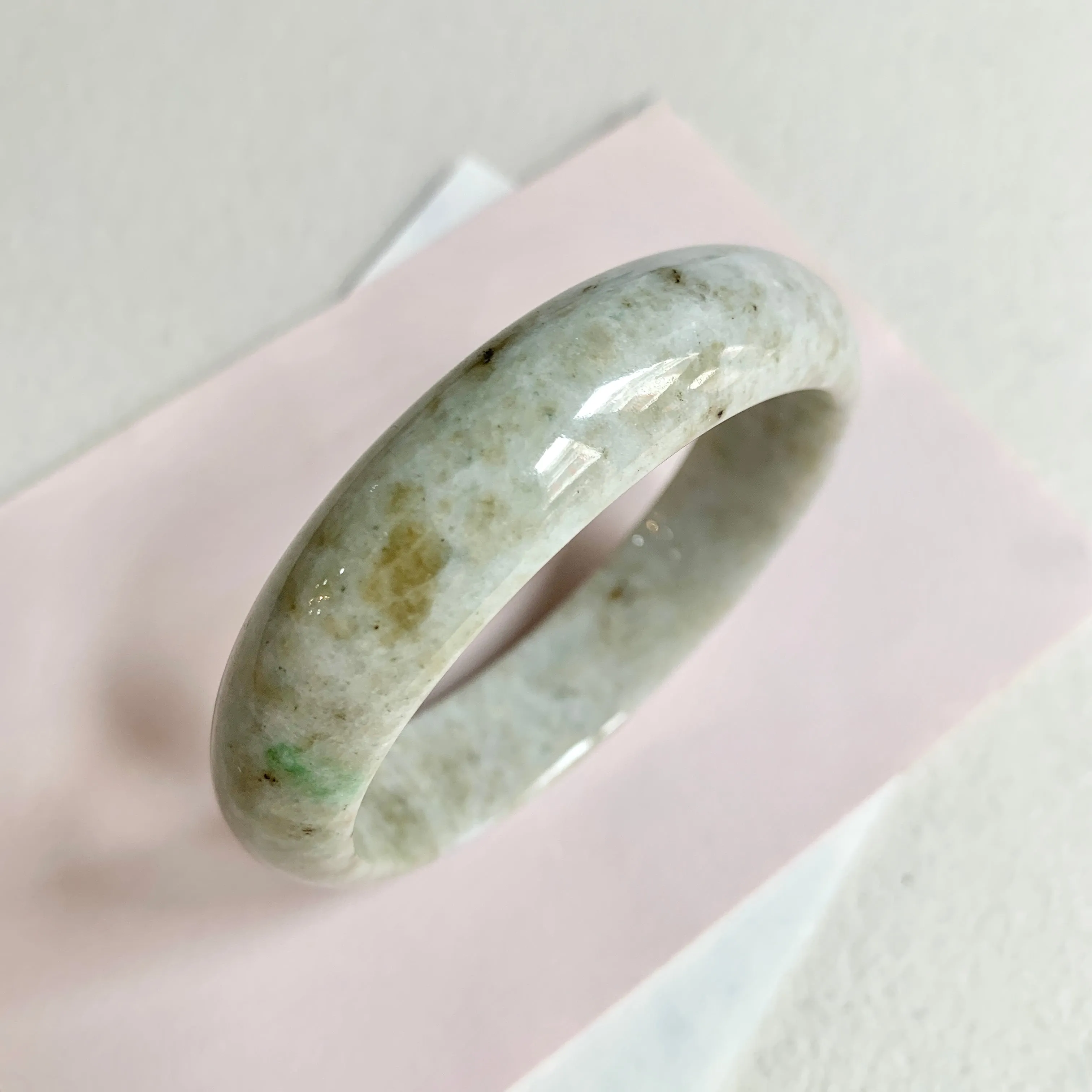 58.5mm A-Grade Natural Yellowish Green Modern Round Bangle No. 600170