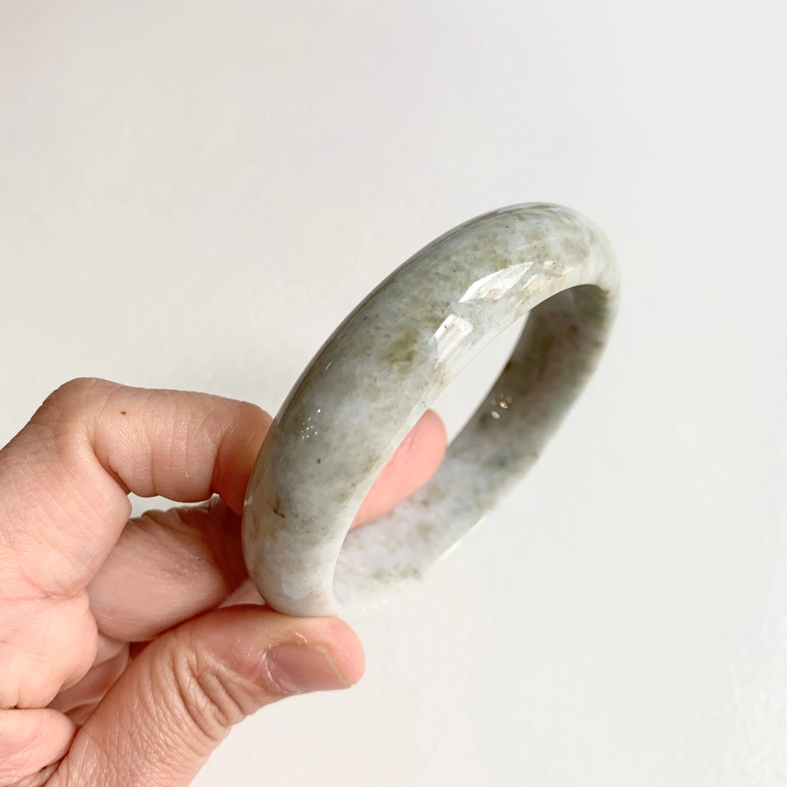 58.5mm A-Grade Natural Yellowish Green Modern Round Bangle No. 600170