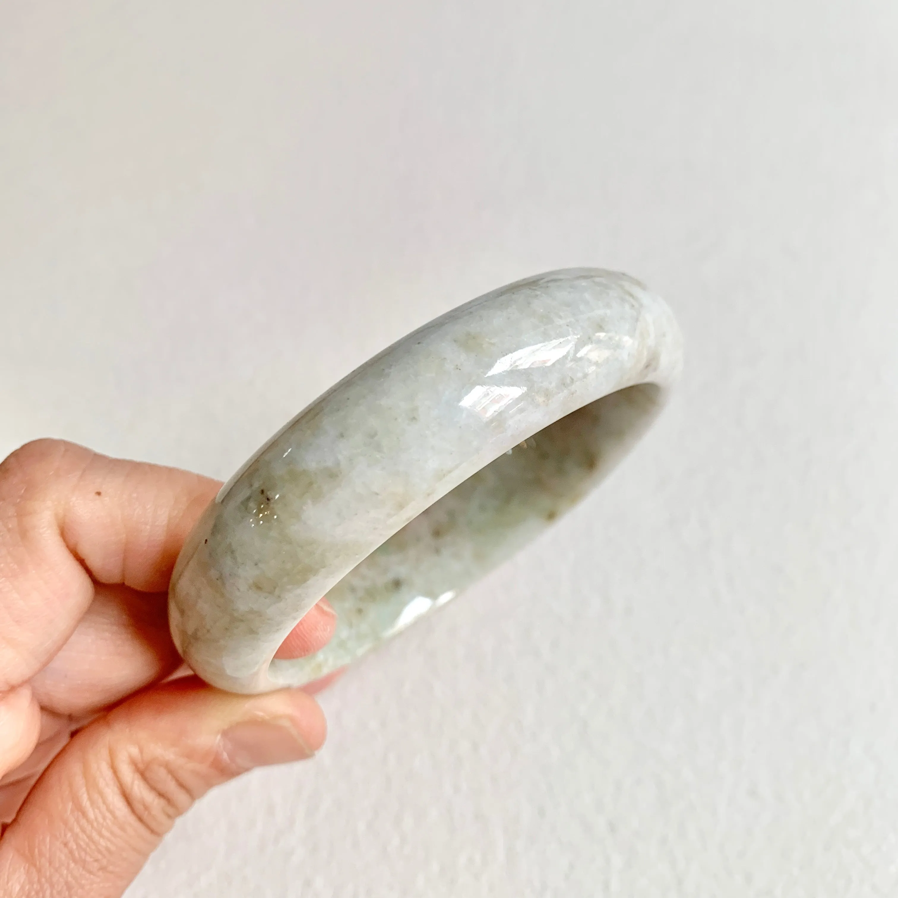 58.5mm A-Grade Natural Yellowish Green Modern Round Bangle No. 600170