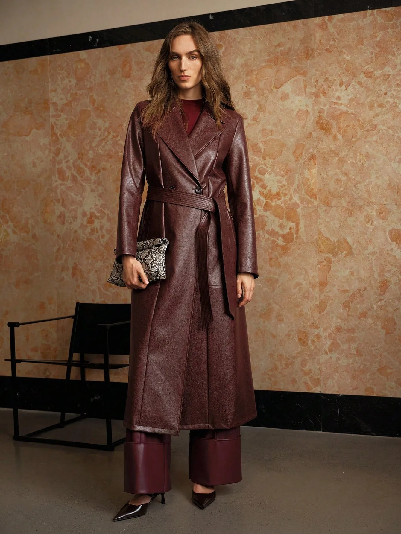 Abrigo trench de doble botonadura