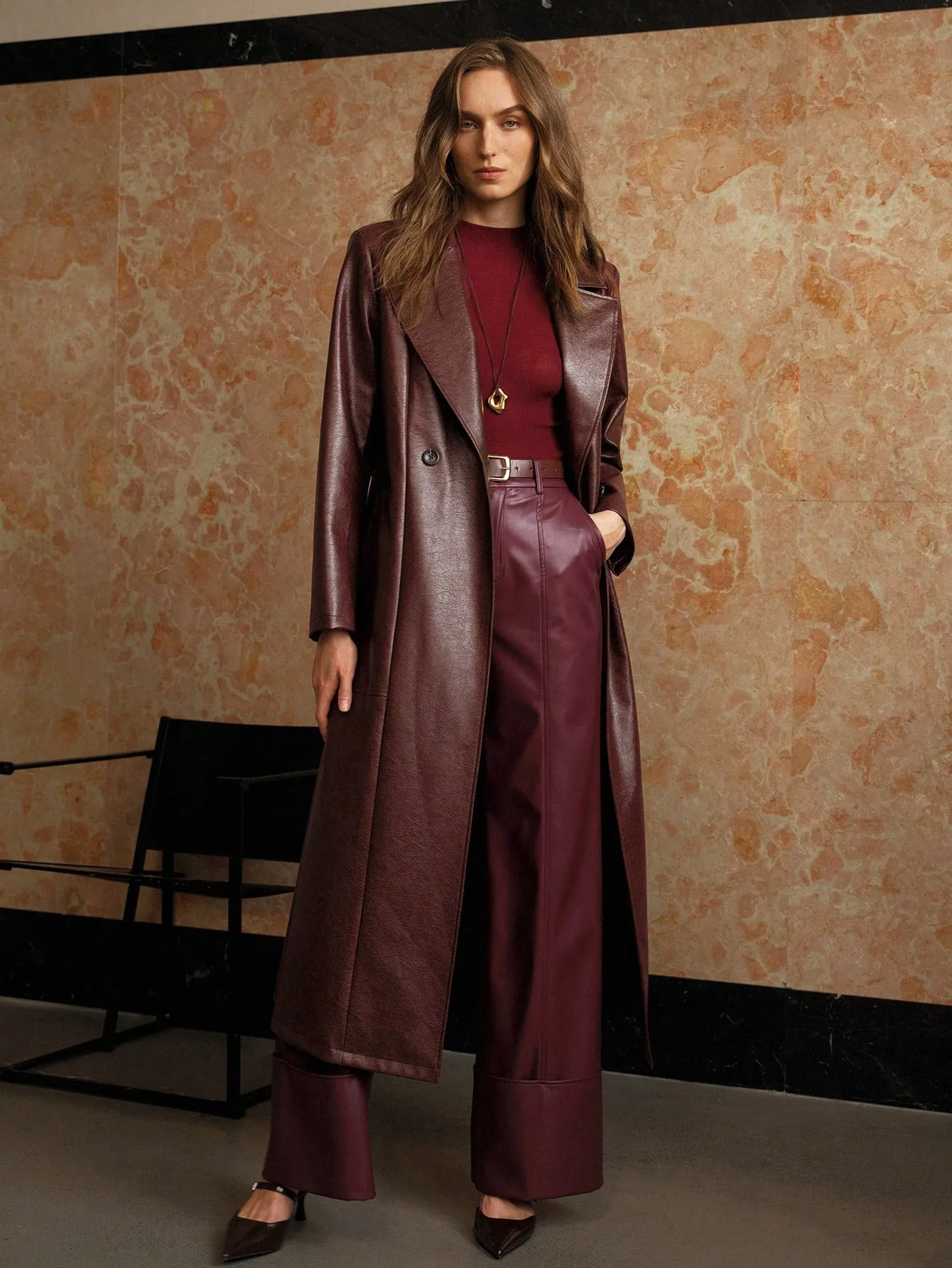 Abrigo trench de doble botonadura