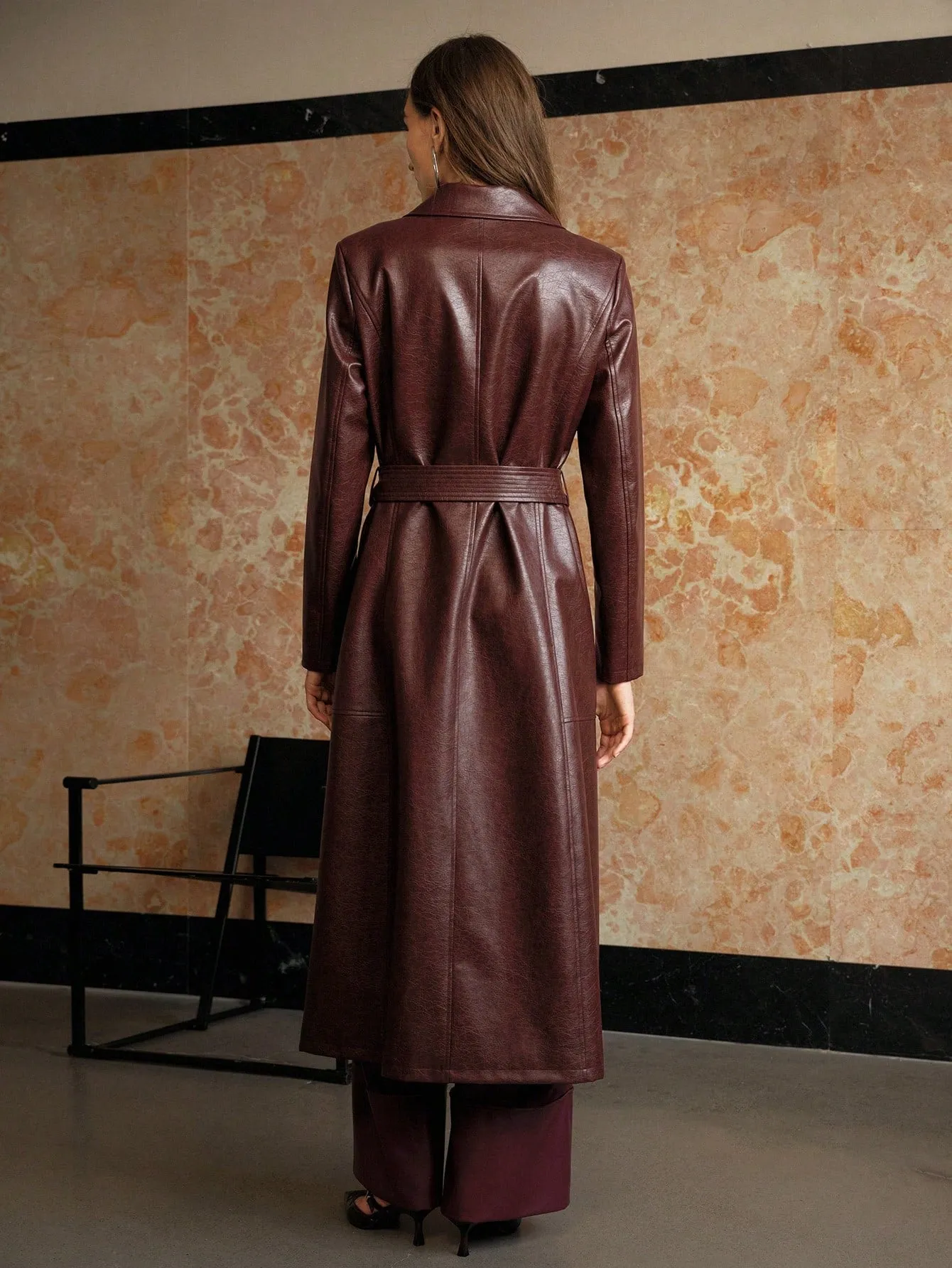 Abrigo trench de doble botonadura