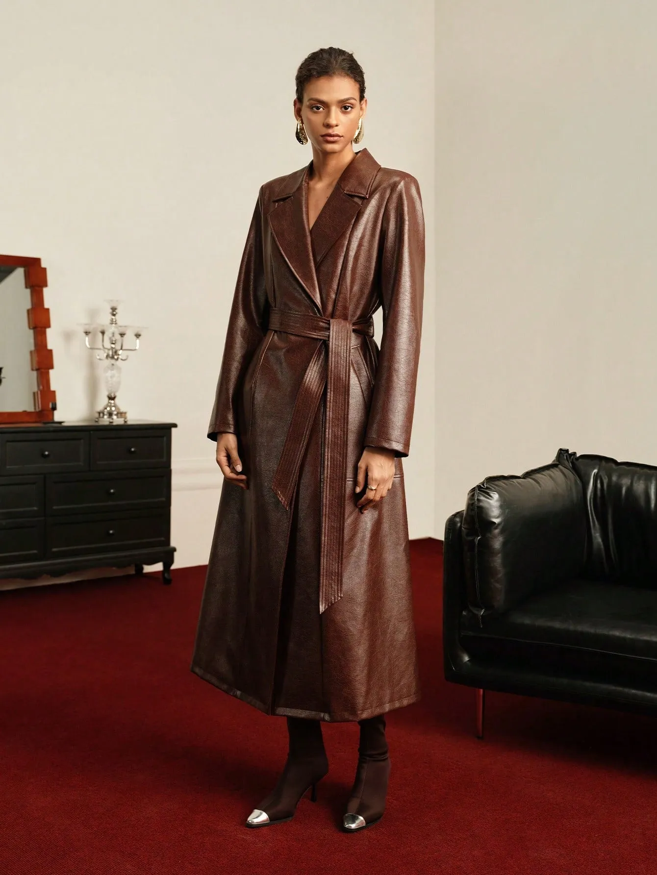 Abrigo trench de doble botonadura