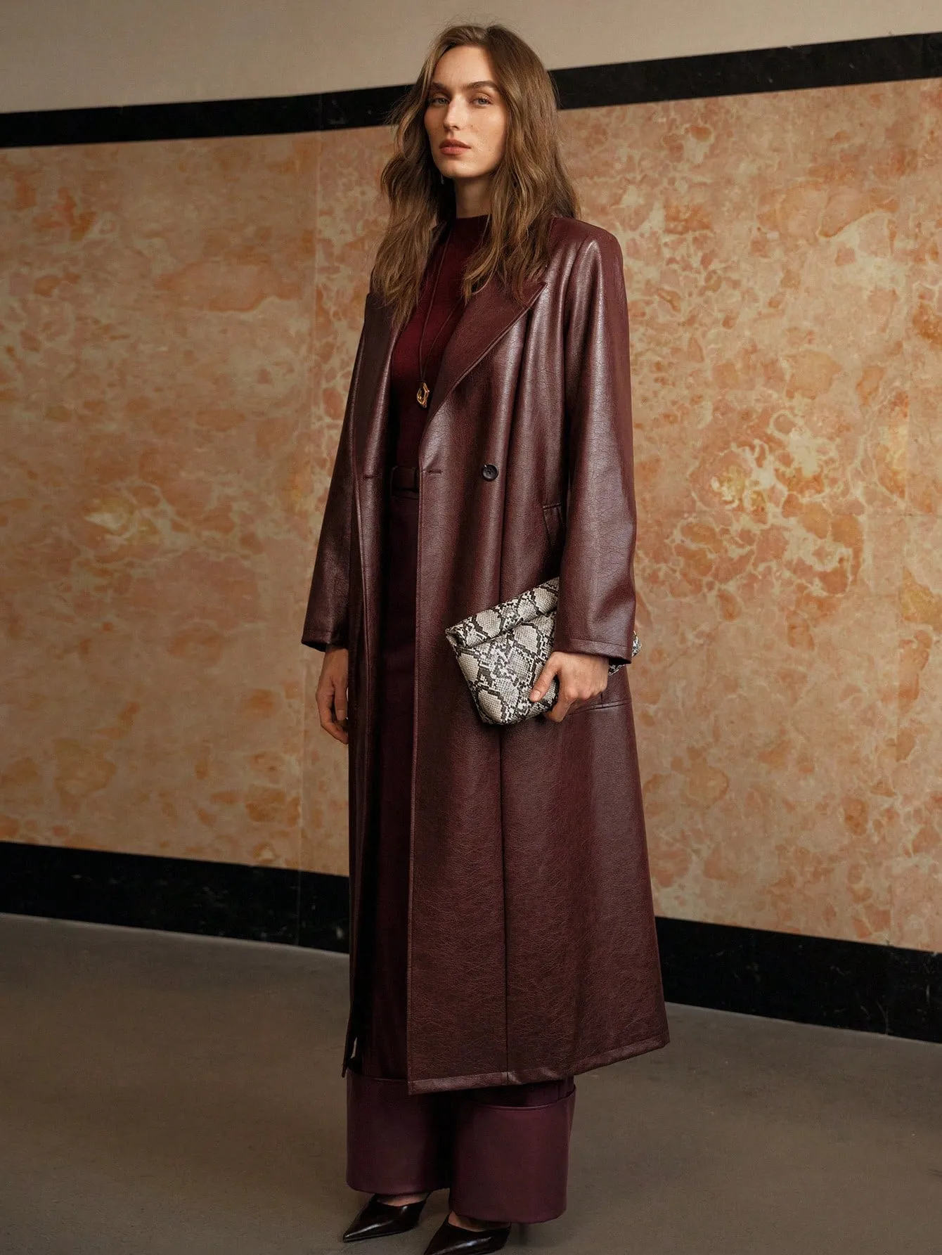 Abrigo trench de doble botonadura