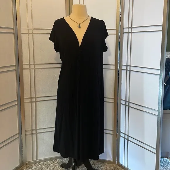 &quot;GARNET Hill&quot; Simple Black Dress- Size 12