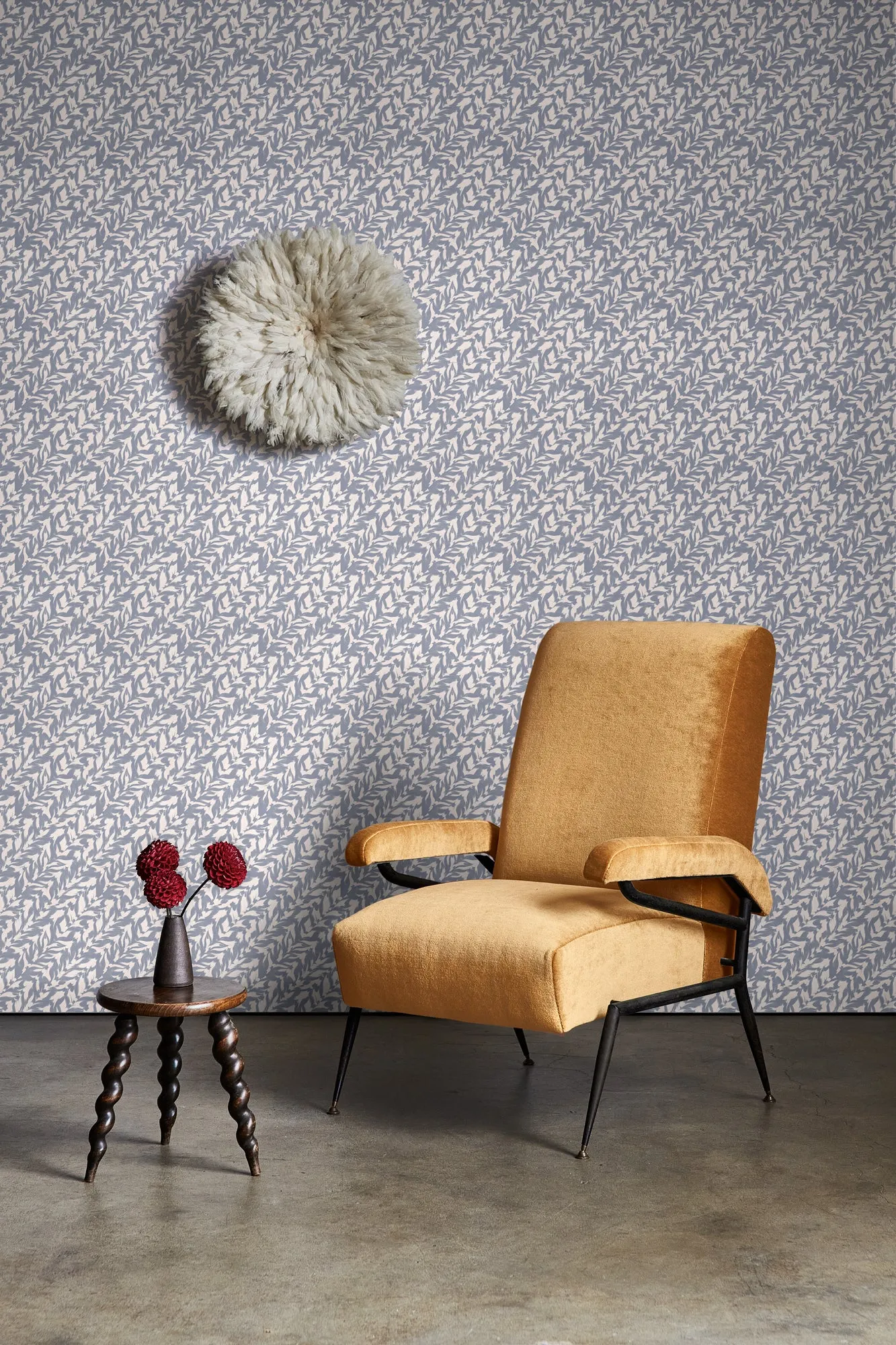 BISHOP WALLPAPER / CHALK HILL BLUE