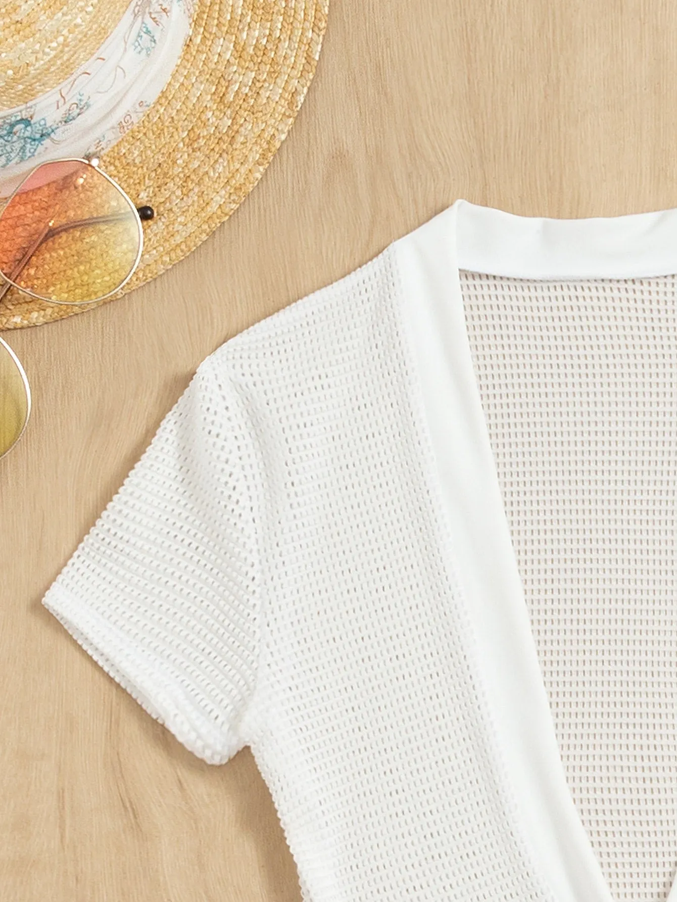 Cherry Vibes: Pareo Simple de Cuello Profundo para Mujer