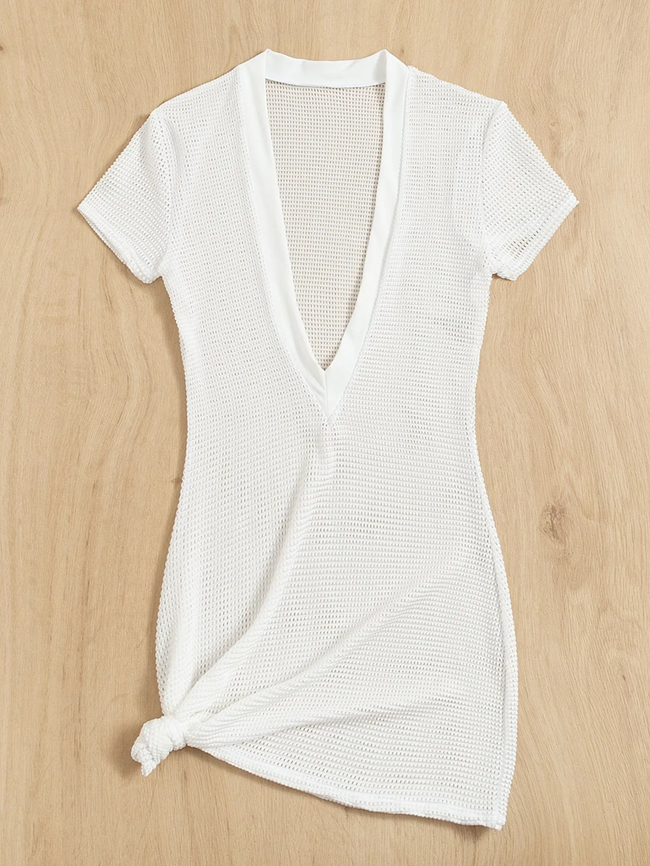Cherry Vibes: Pareo Simple de Cuello Profundo para Mujer