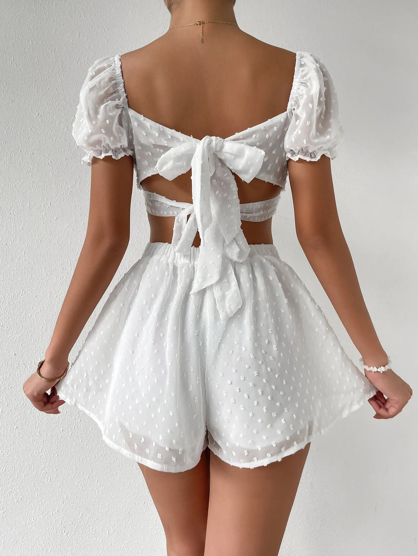 Cherry Vibes: Top corto de lunares y shorts en