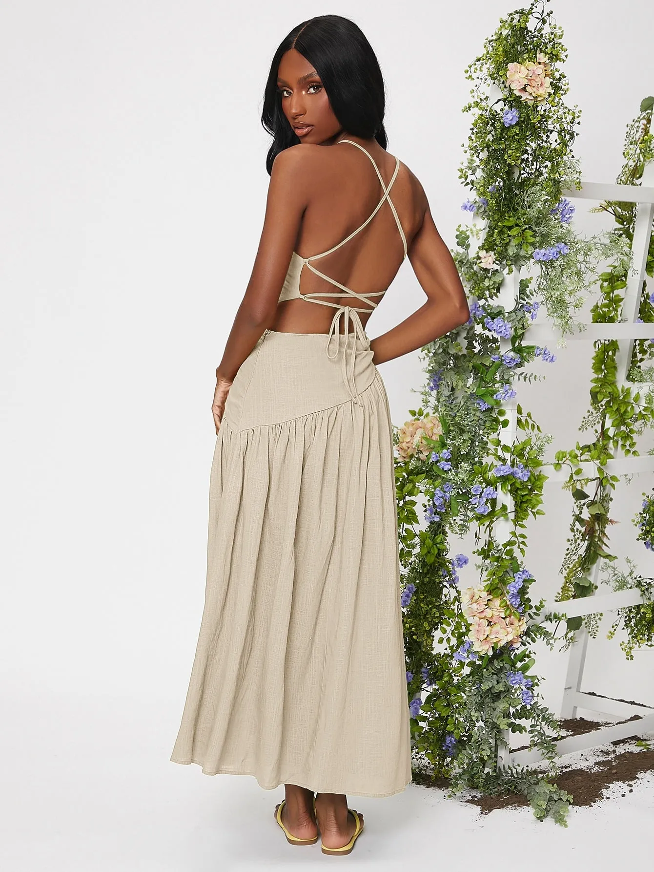 Cherry Vibes: Vestido largo con tira cruzada y abertura