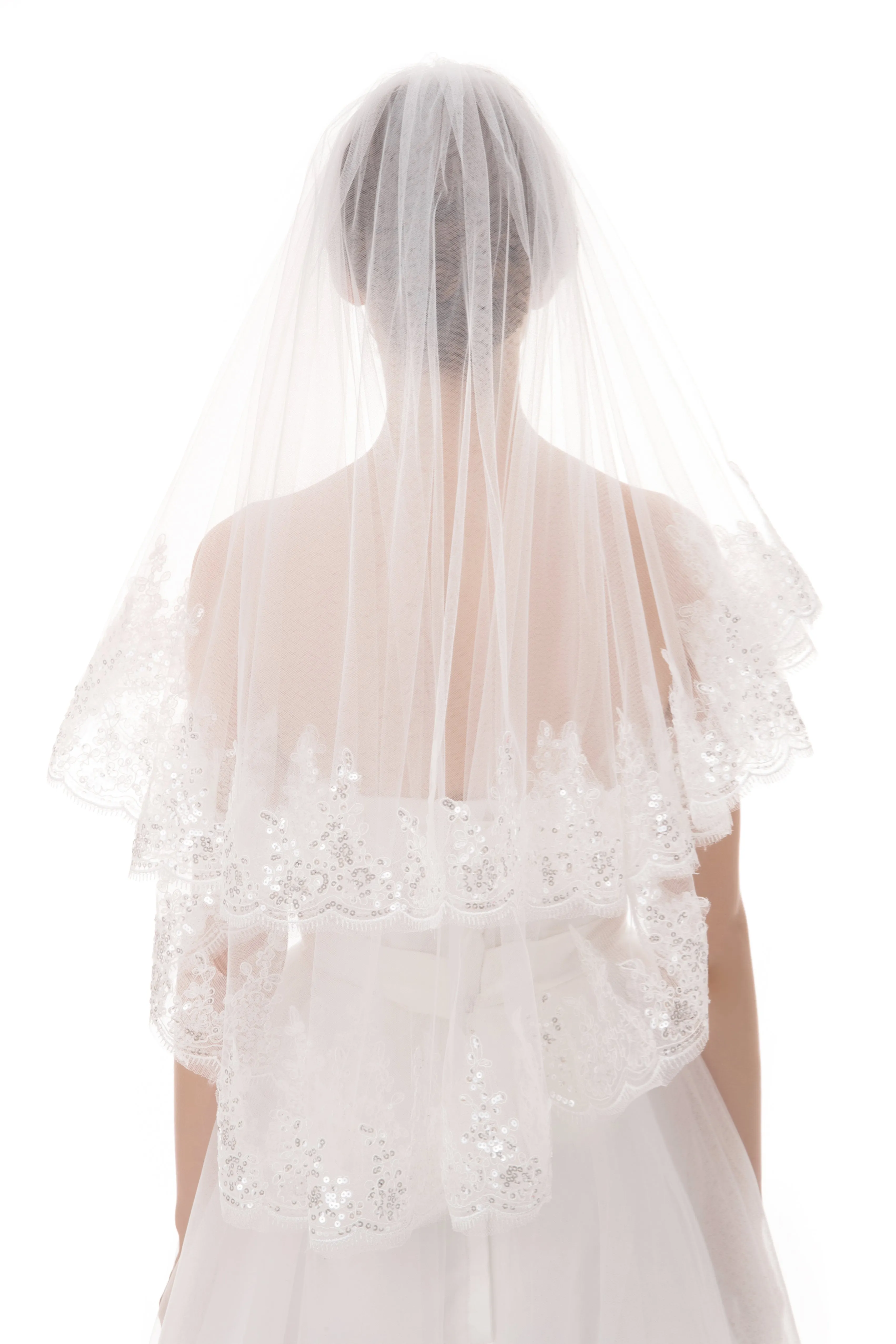 Cora Elegant Short Lace Wedding Veil