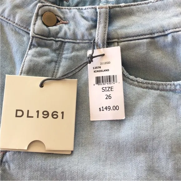 DL1961 Clara Frayed Hem Mid Rise Slim Light Wash Bermuda Short Kingsland 26
