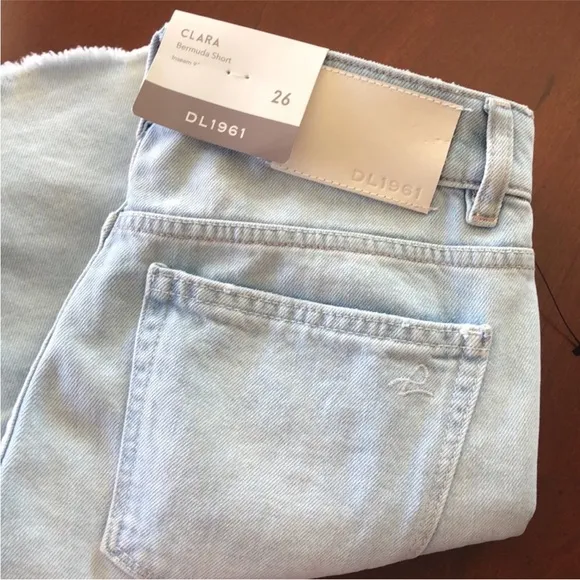 DL1961 Clara Frayed Hem Mid Rise Slim Light Wash Bermuda Short Kingsland 26