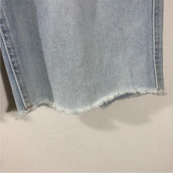 DL1961 Clara Frayed Hem Mid Rise Slim Light Wash Bermuda Short Kingsland 26