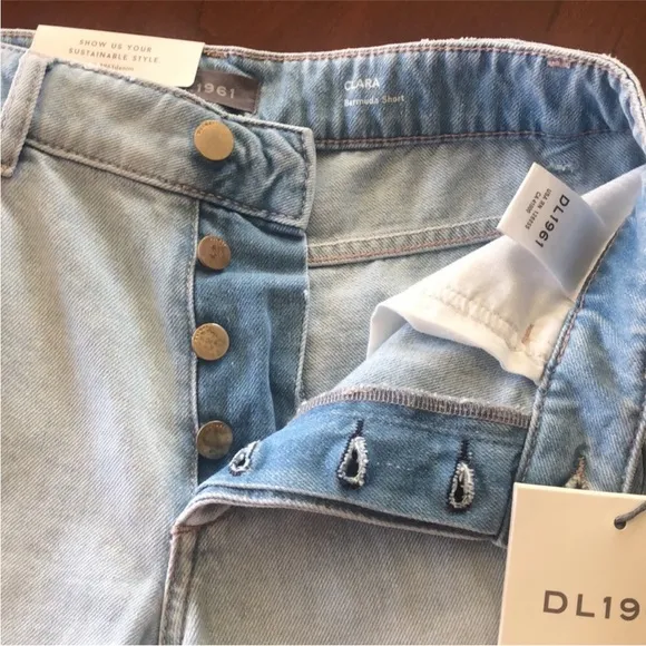 DL1961 Clara Frayed Hem Mid Rise Slim Light Wash Bermuda Short Kingsland 26