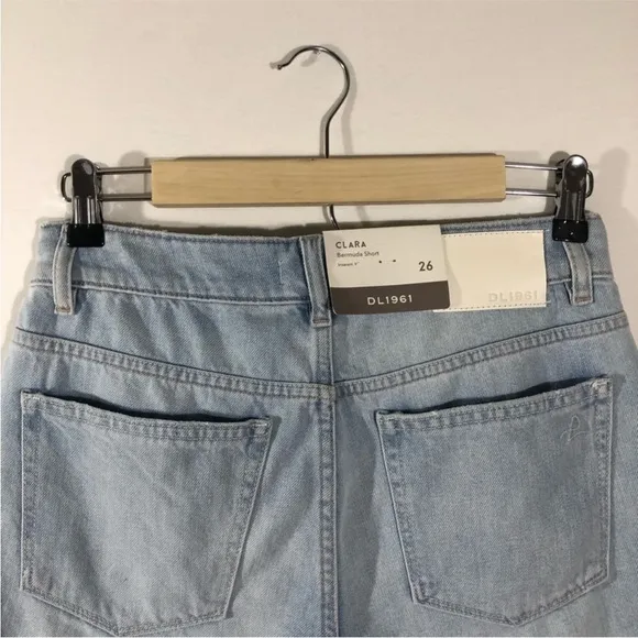 DL1961 Clara Frayed Hem Mid Rise Slim Light Wash Bermuda Short Kingsland 26
