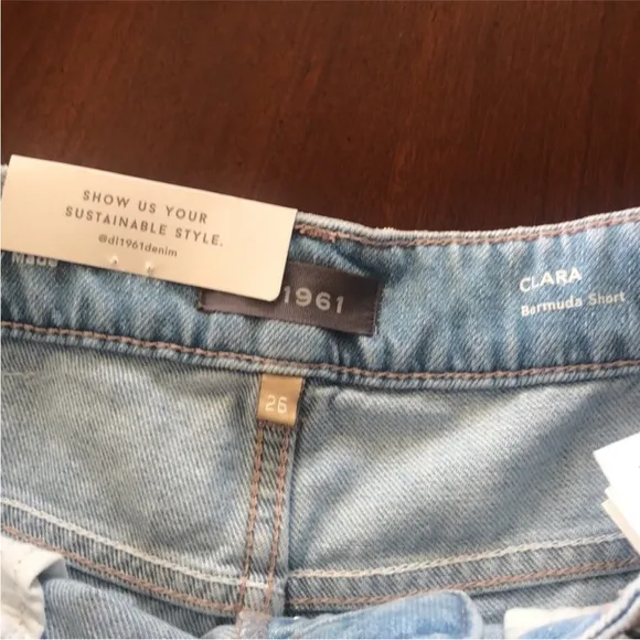 DL1961 Clara Frayed Hem Mid Rise Slim Light Wash Bermuda Short Kingsland 26