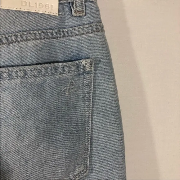 DL1961 Clara Frayed Hem Mid Rise Slim Light Wash Bermuda Short Kingsland 26