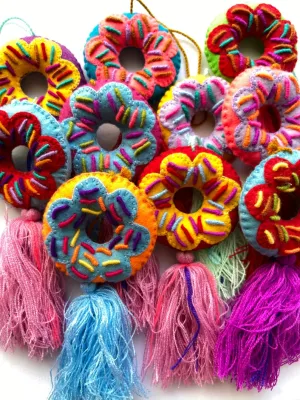 Donut Pompom