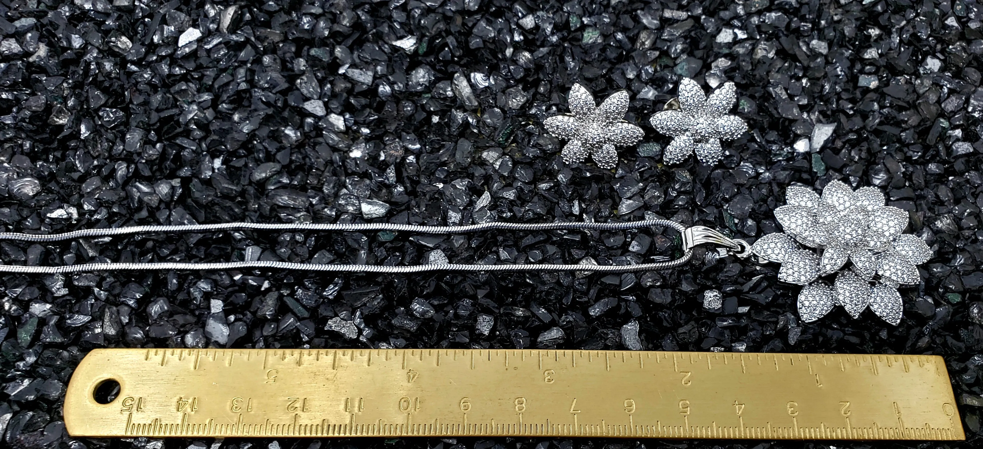 Fleur AD Rhodium Pendant Set
