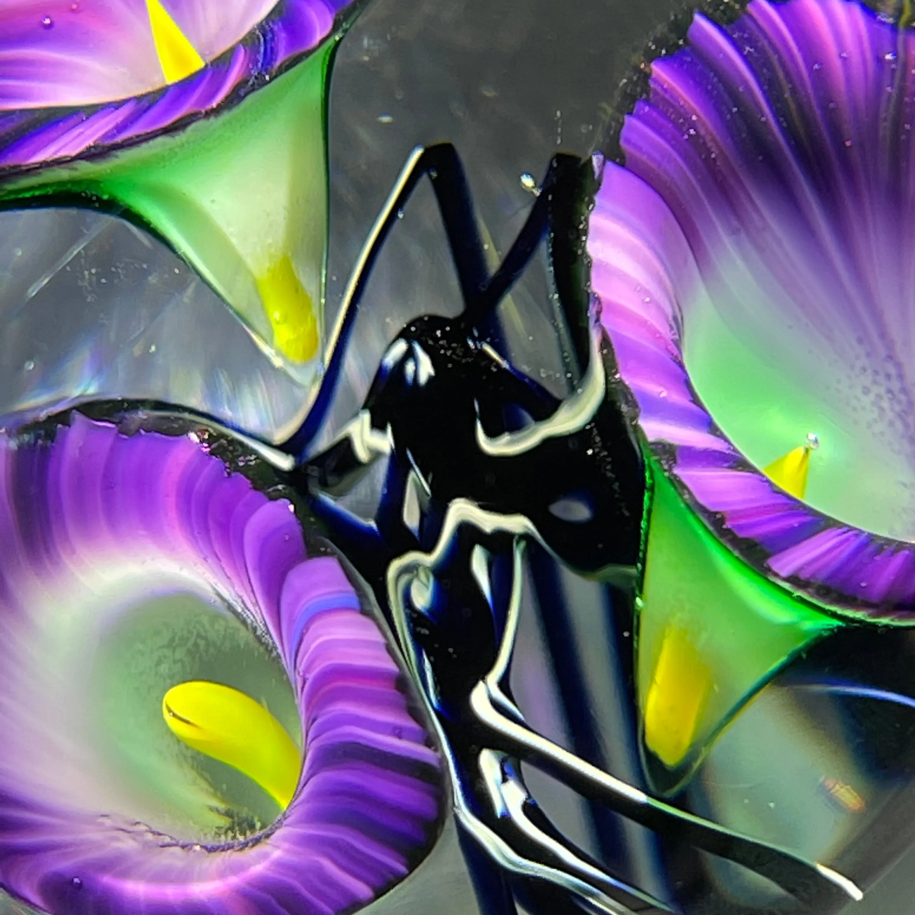 Jeremiah Lotton 2004 Torchwork Purple Calla Lily Trumpet Flowers Glass Paperweight