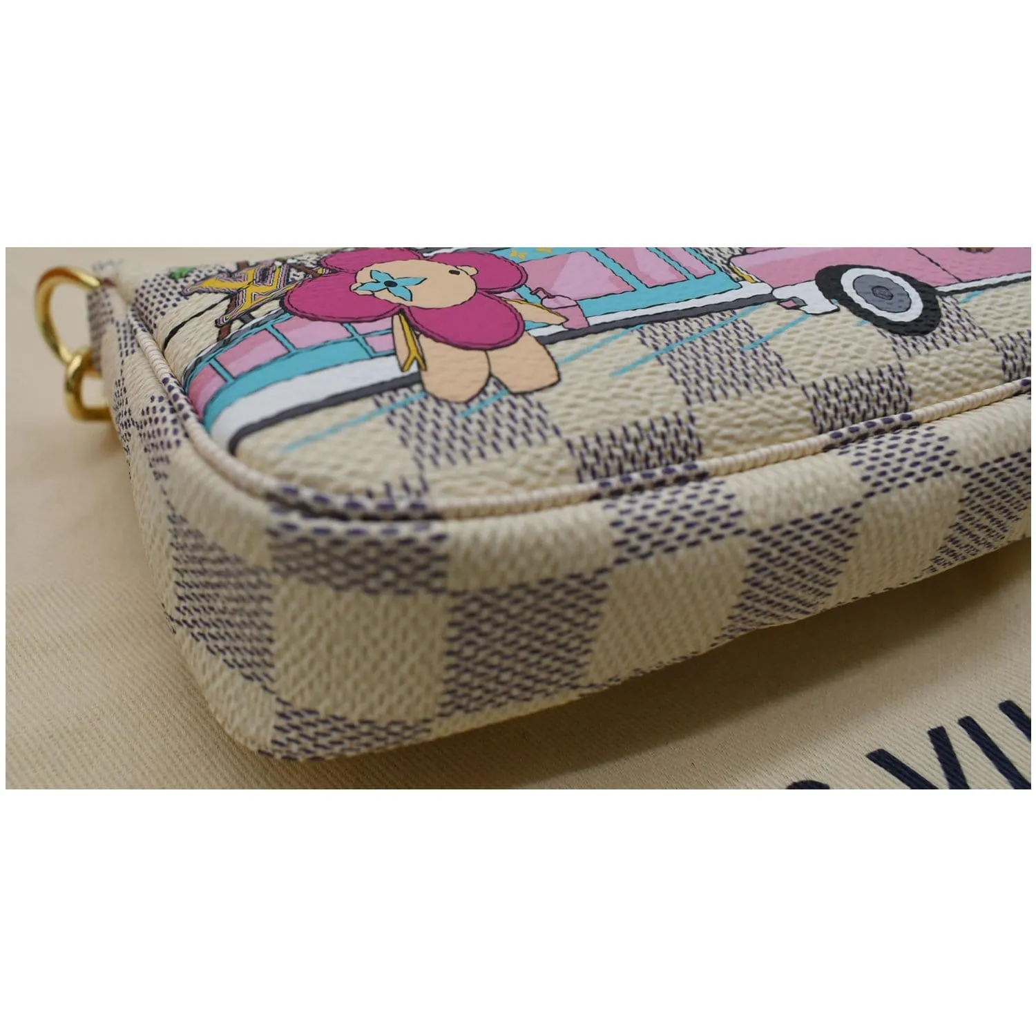 LOUIS VUITTON Christmas Animation Pochette Damier Azur Accessoires Pouch Fuchsia