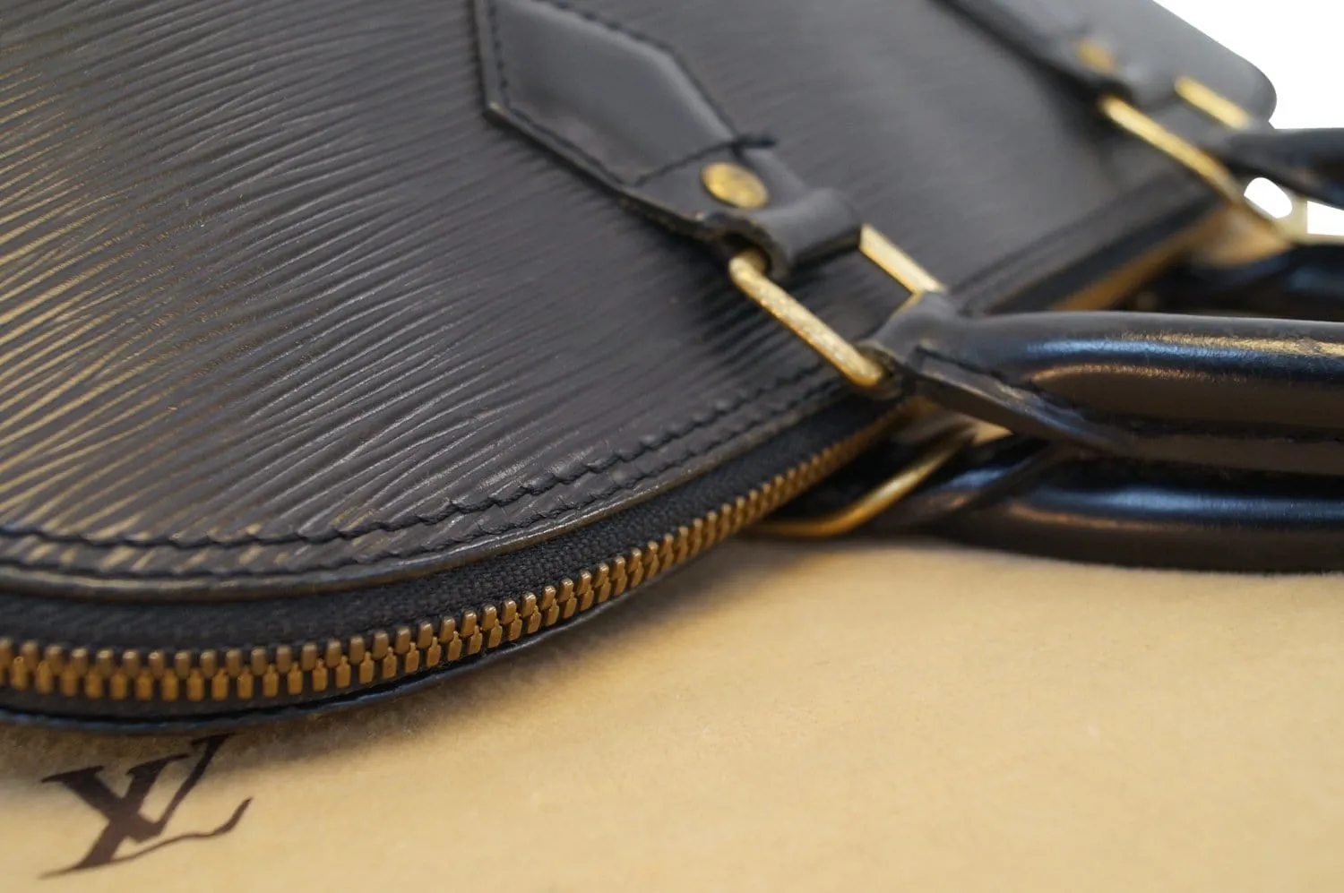 LOUIS VUITTON Epi Leather Alma PM Black Satchel Handbag