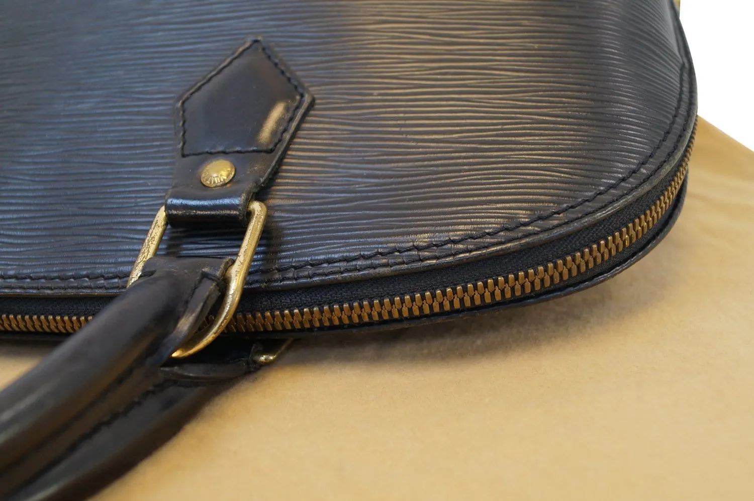 LOUIS VUITTON Epi Leather Alma PM Black Satchel Handbag