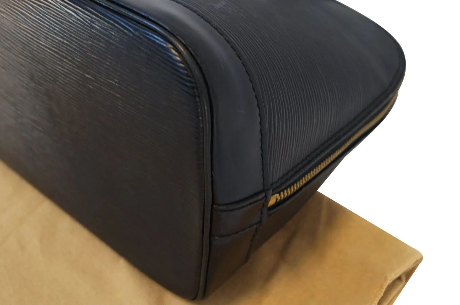 LOUIS VUITTON Epi Leather Alma PM Black Satchel Handbag