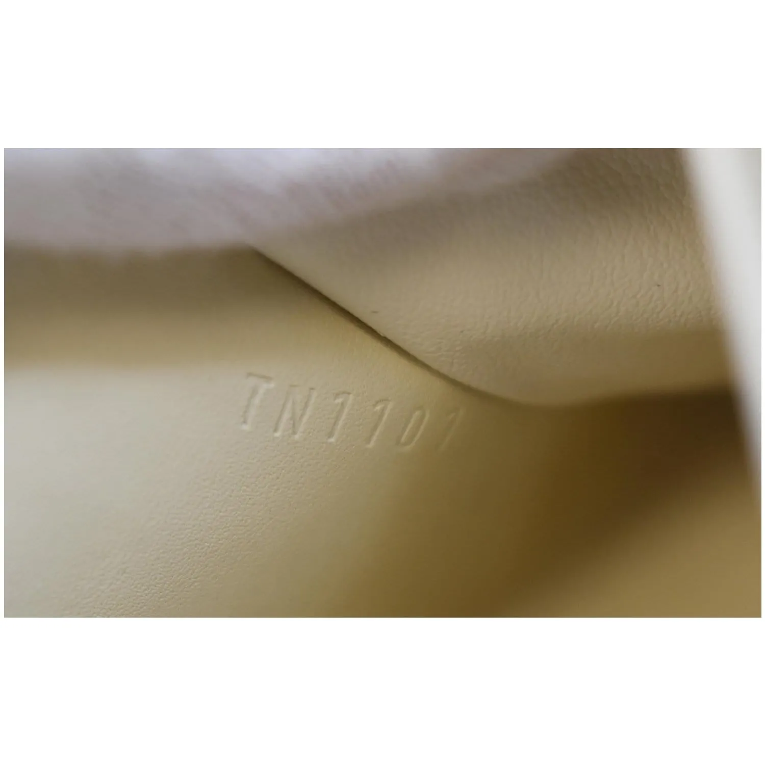 LOUIS VUITTON Monogram Vernis Sarah Wallet Cream