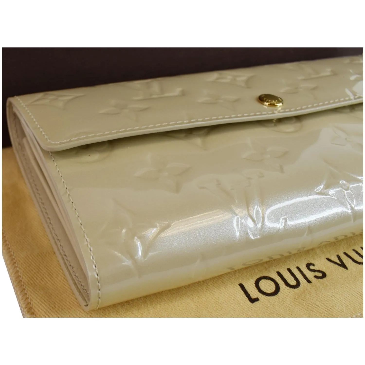 LOUIS VUITTON Monogram Vernis Sarah Wallet Cream