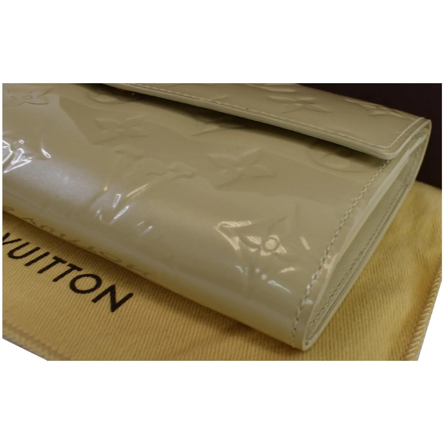 LOUIS VUITTON Monogram Vernis Sarah Wallet Cream