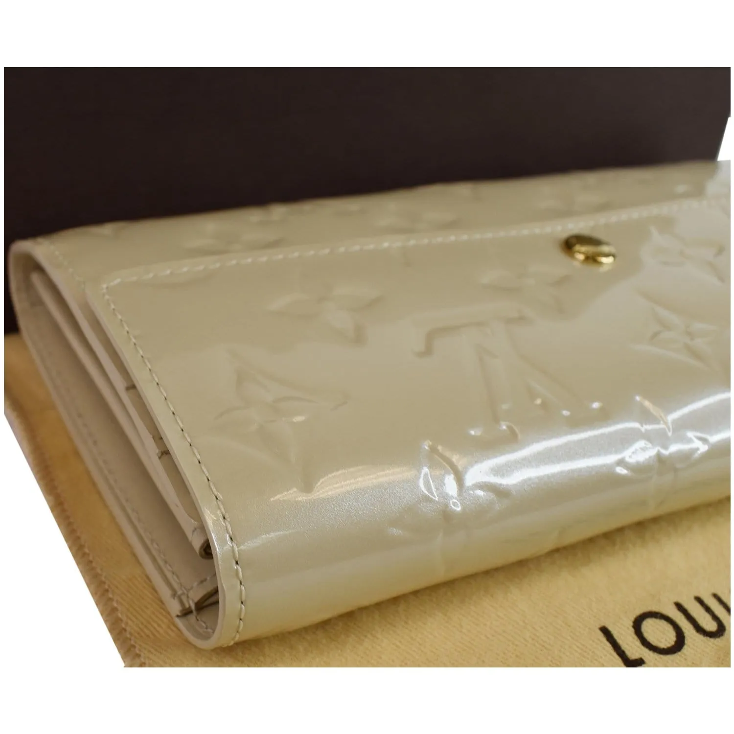LOUIS VUITTON Monogram Vernis Sarah Wallet Cream