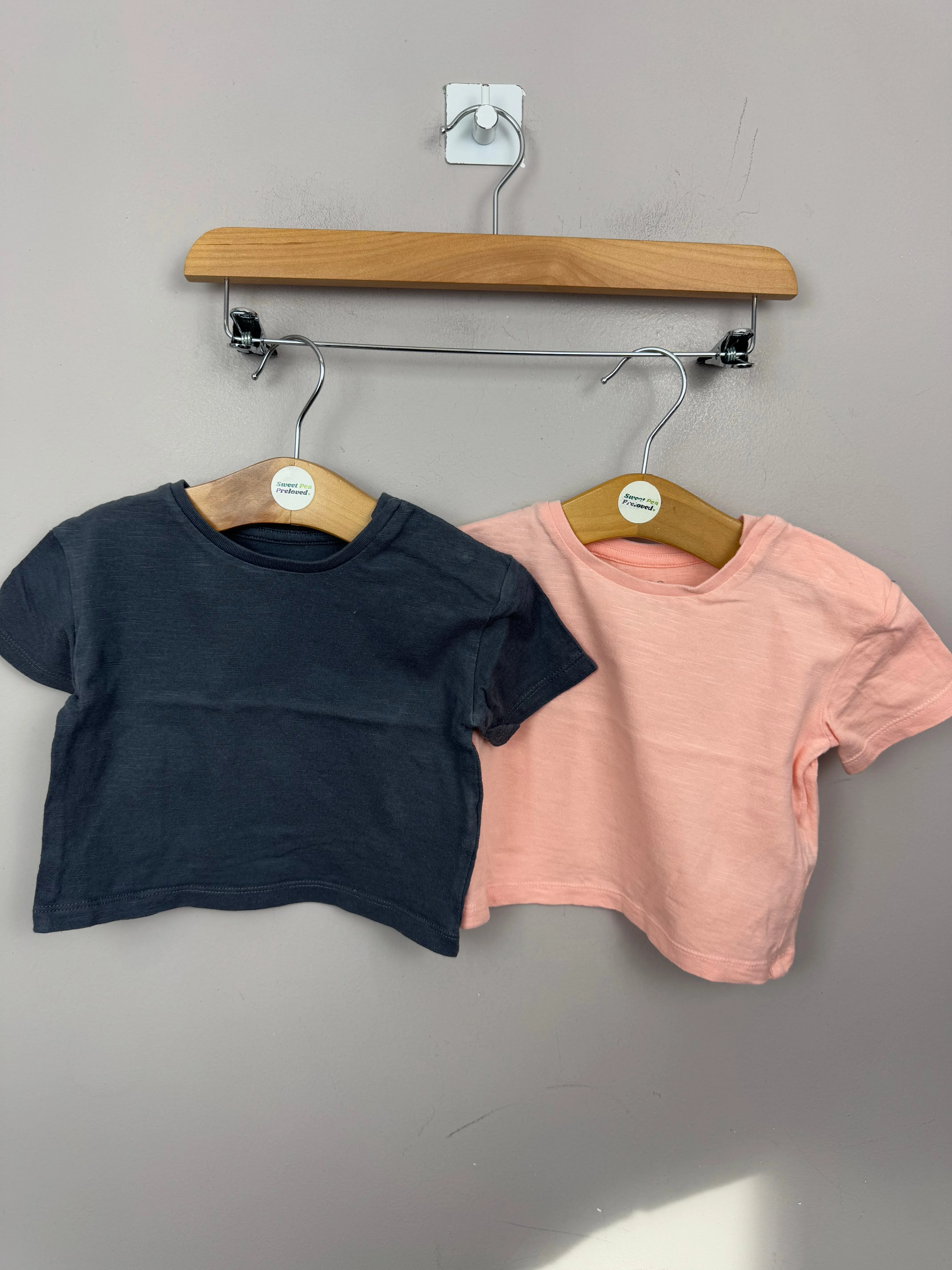 M&S apricot/grey t-shirts 3-6m