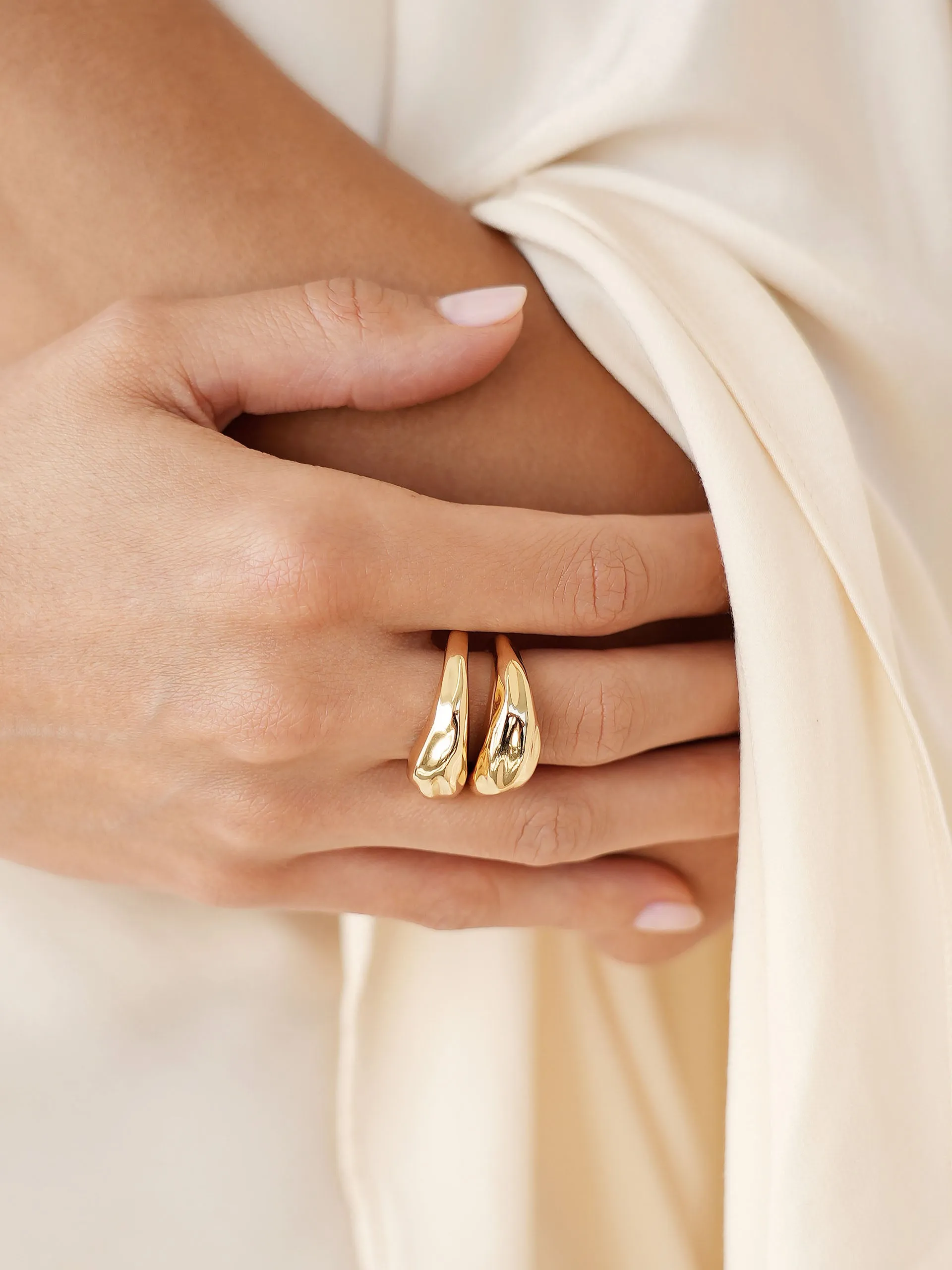 Modern Flow Ring