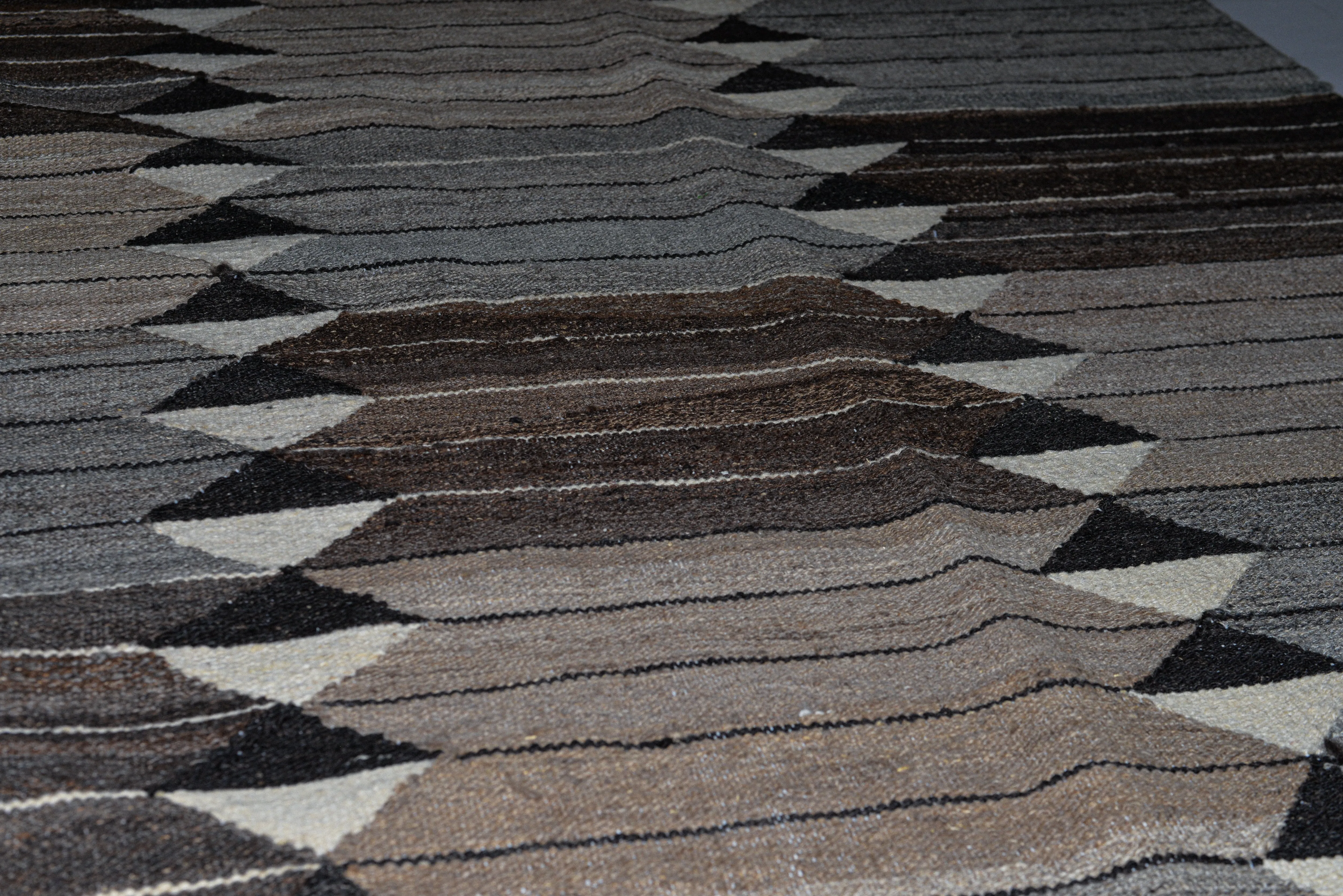 Modern Kilim 6'7" x 9'10"