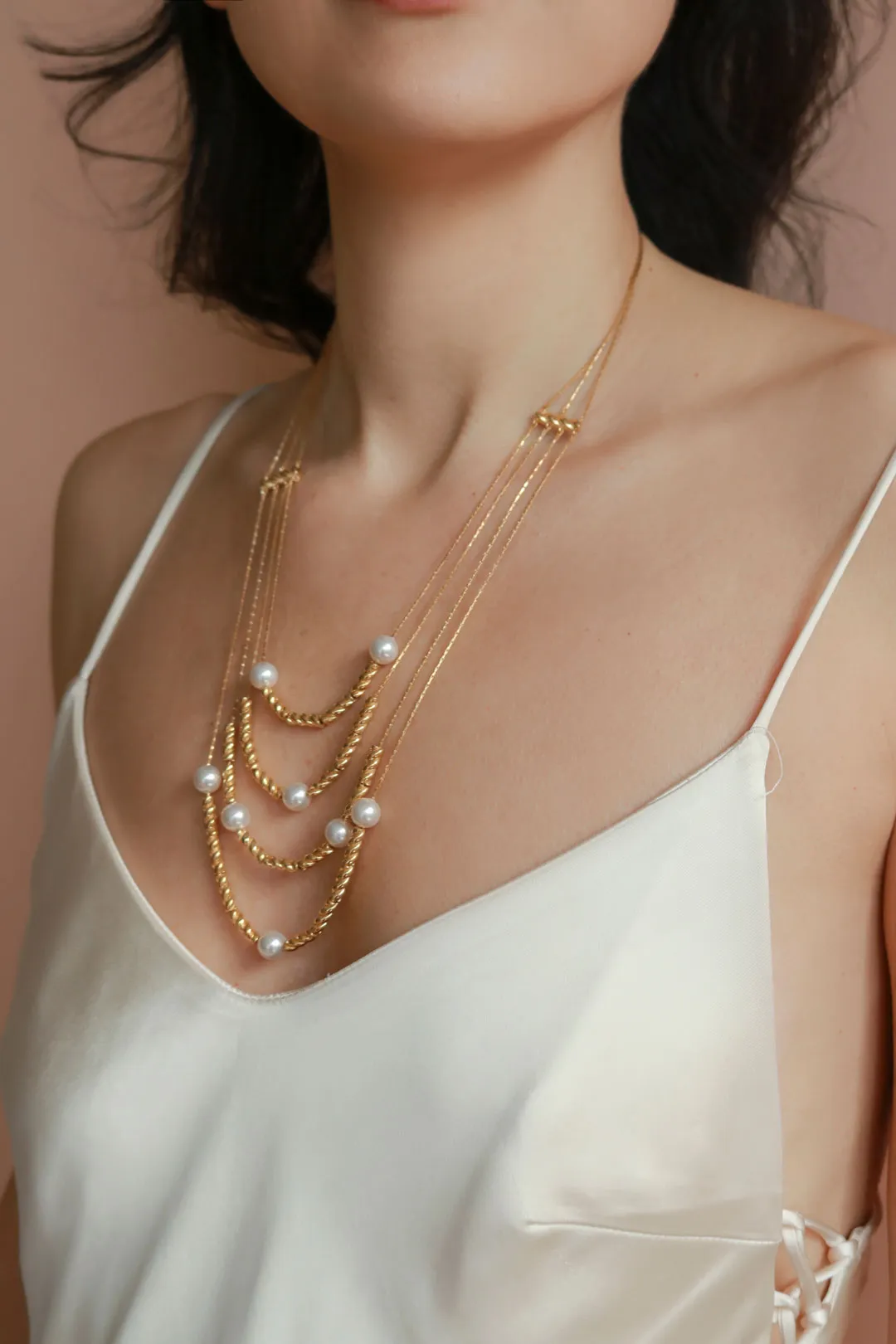 MULTI CHAIN TWISTED WIRE NECKLACE WITH PEARLS