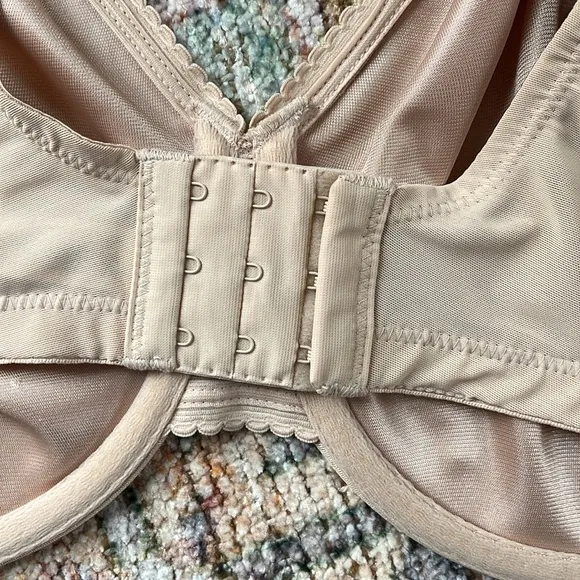 New! WACOAL Simple Shaping Minimizer Nude Beige size 42DD